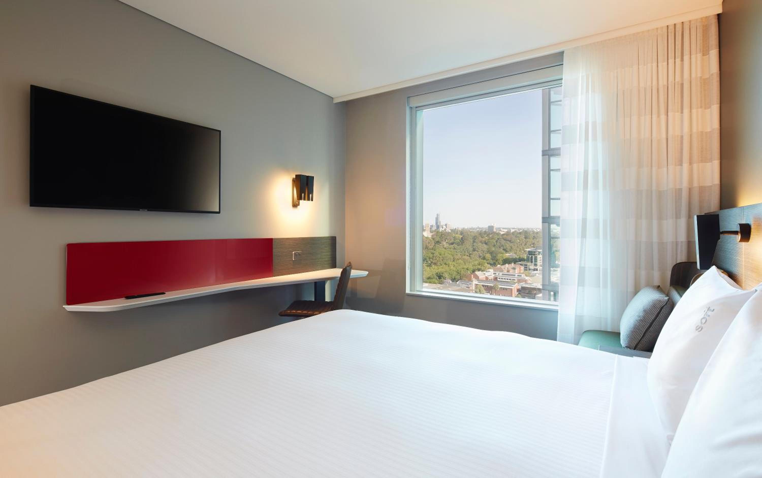 Standard King Room - High Floor/Free Breakfast - Photo 5