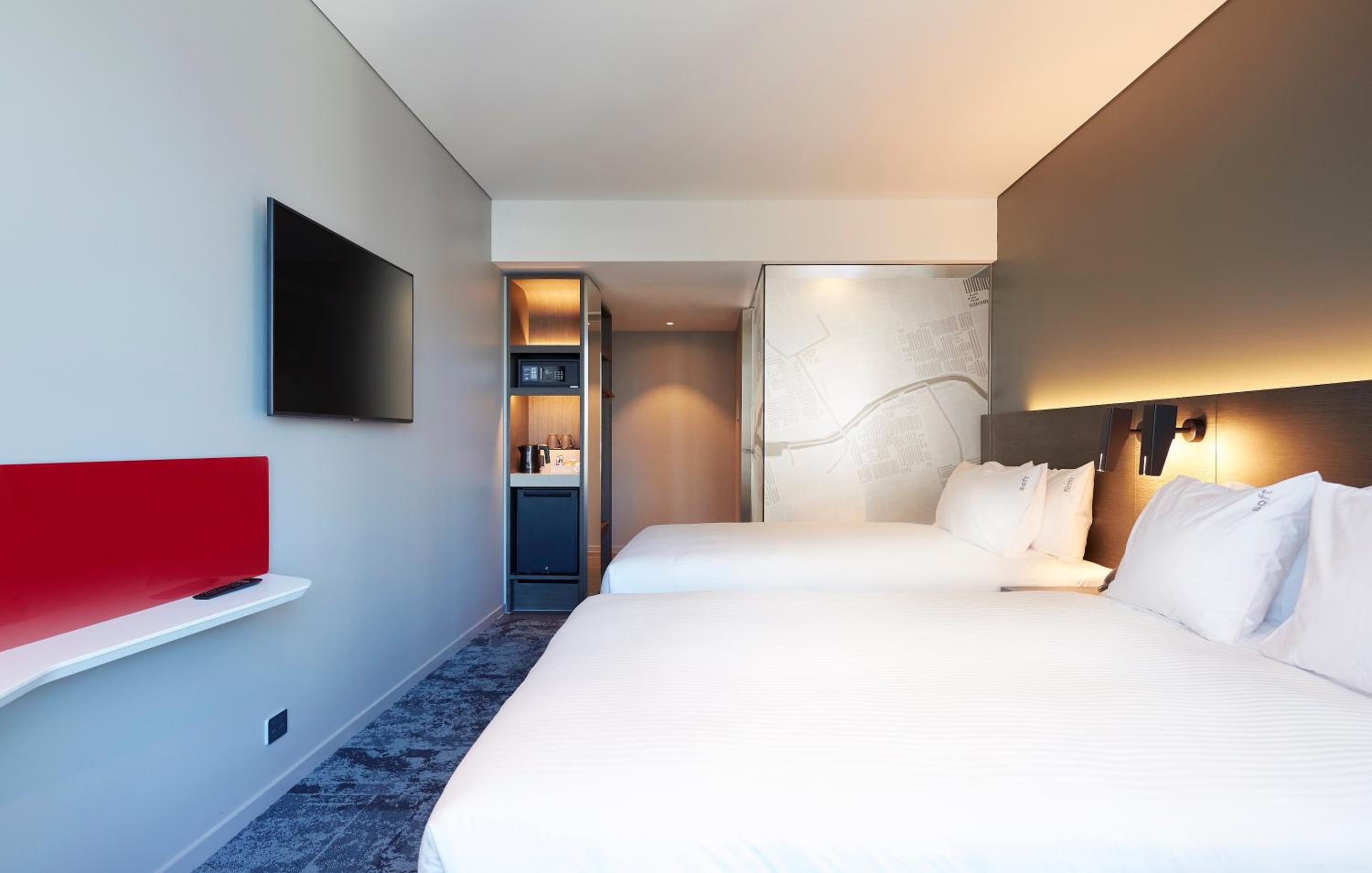 Standard Queen Room with Two Queen Beds - Free Breakfast - Photo 3