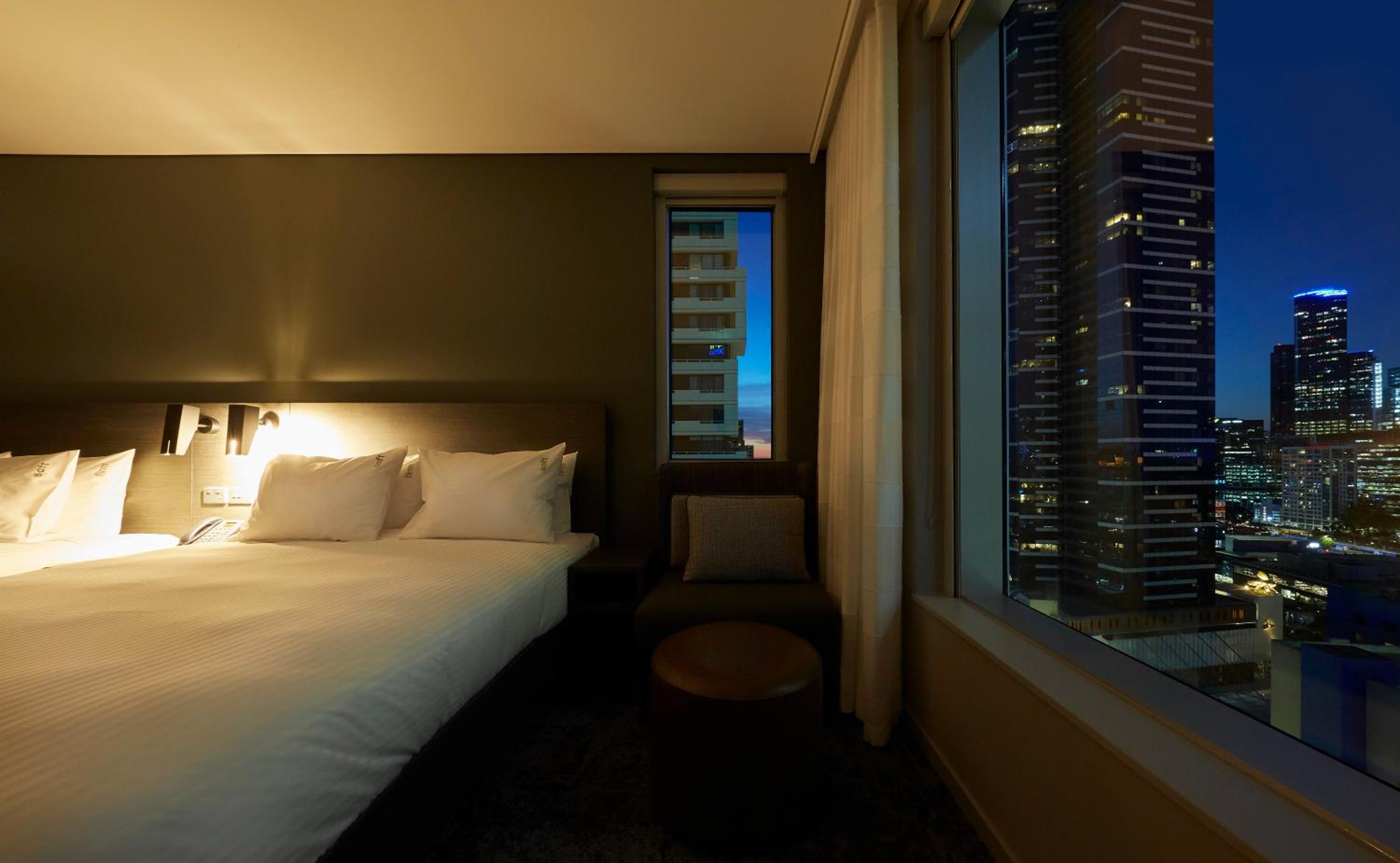 Standard Queen Room with Two Queen Beds - Free Breakfast - Photo 5