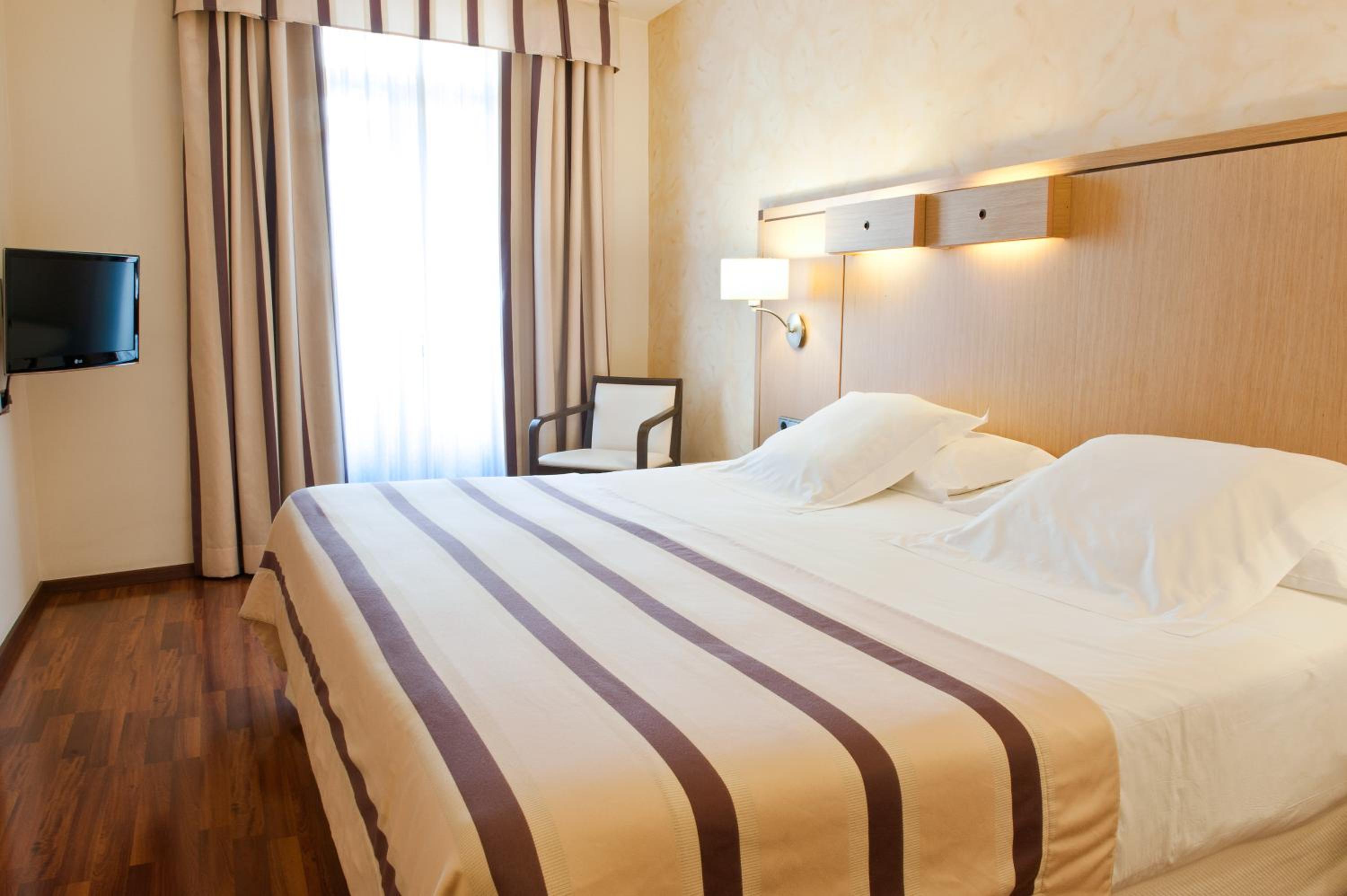 Double Room - Photo 2