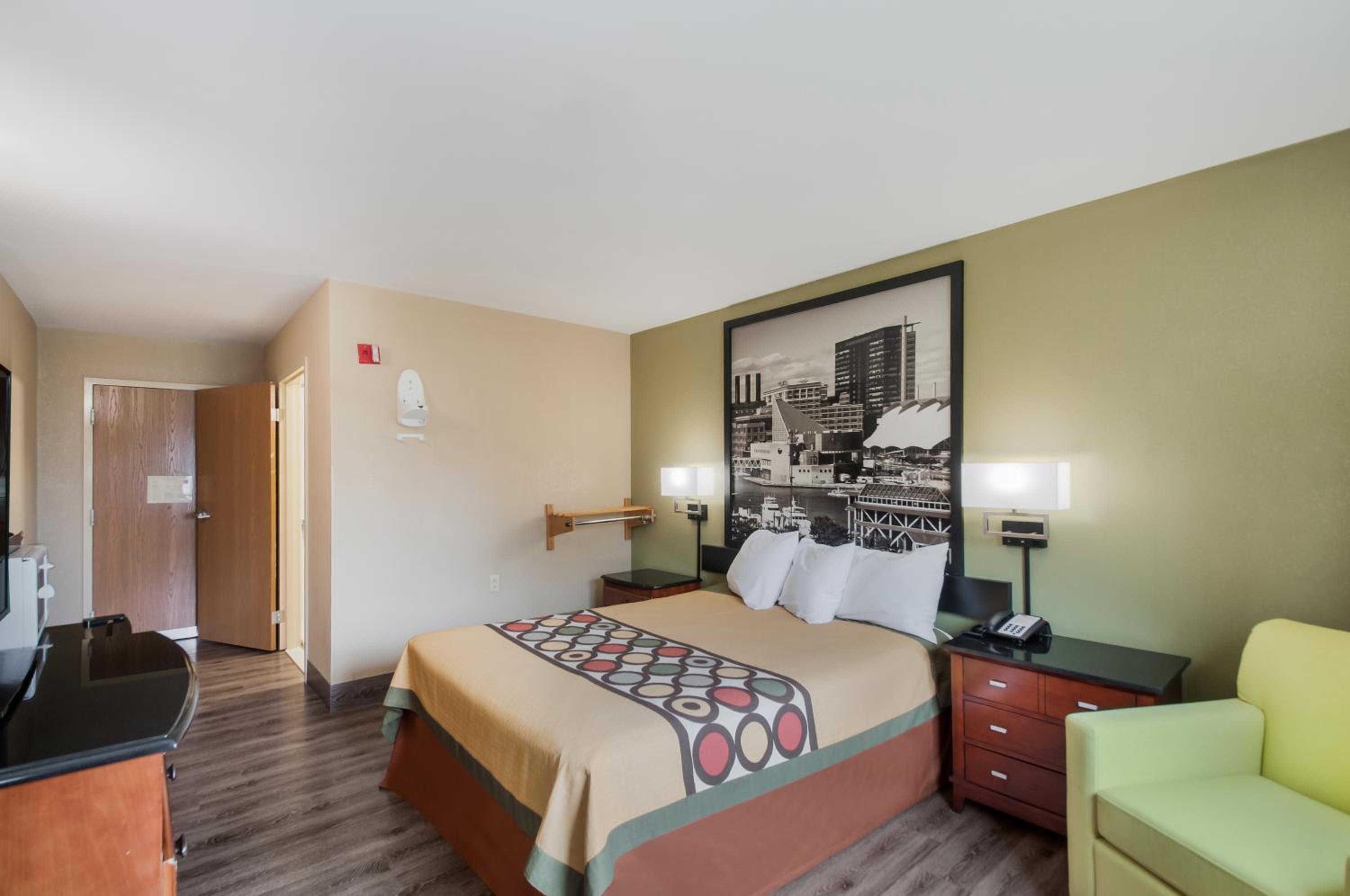Queen Room - Disability Access photo 1
