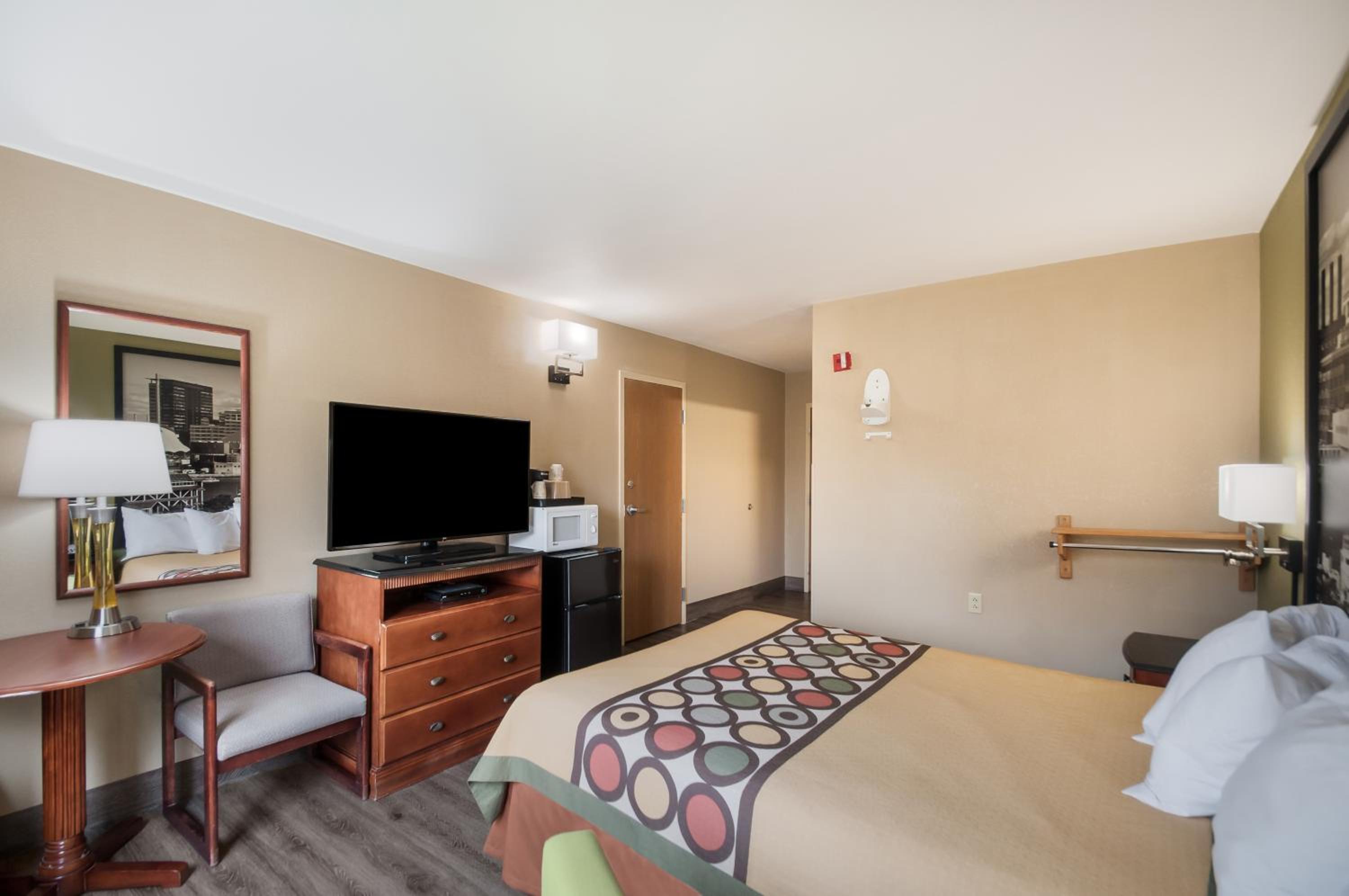 Queen Room - Disability Access photo 3