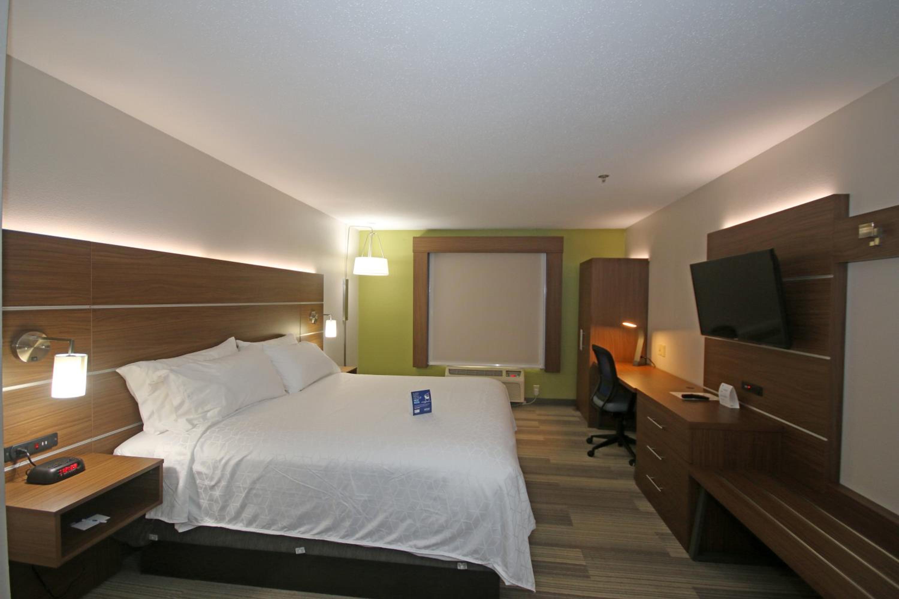 Standard King Room - Photo 2