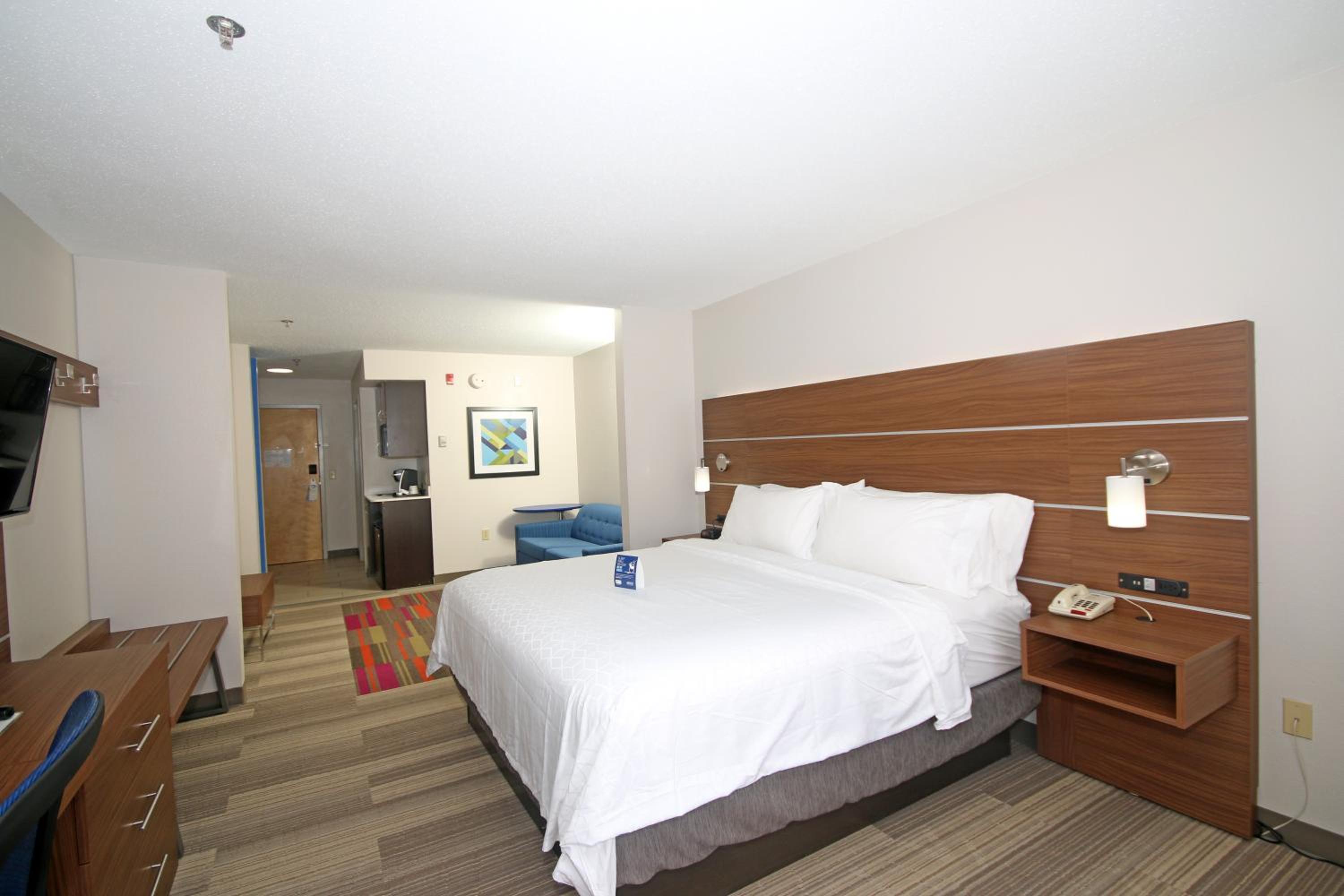 King Suite - Disability Access - Photo 2