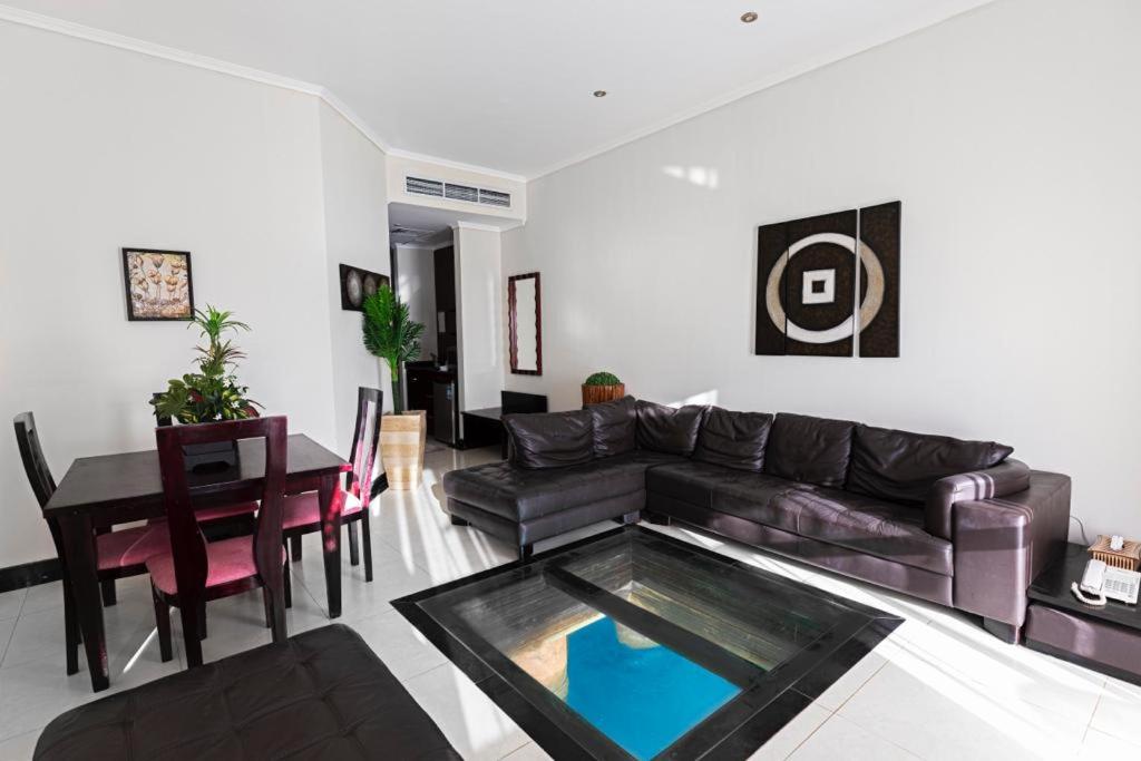 Deluxe Floating Suite - Photo 1