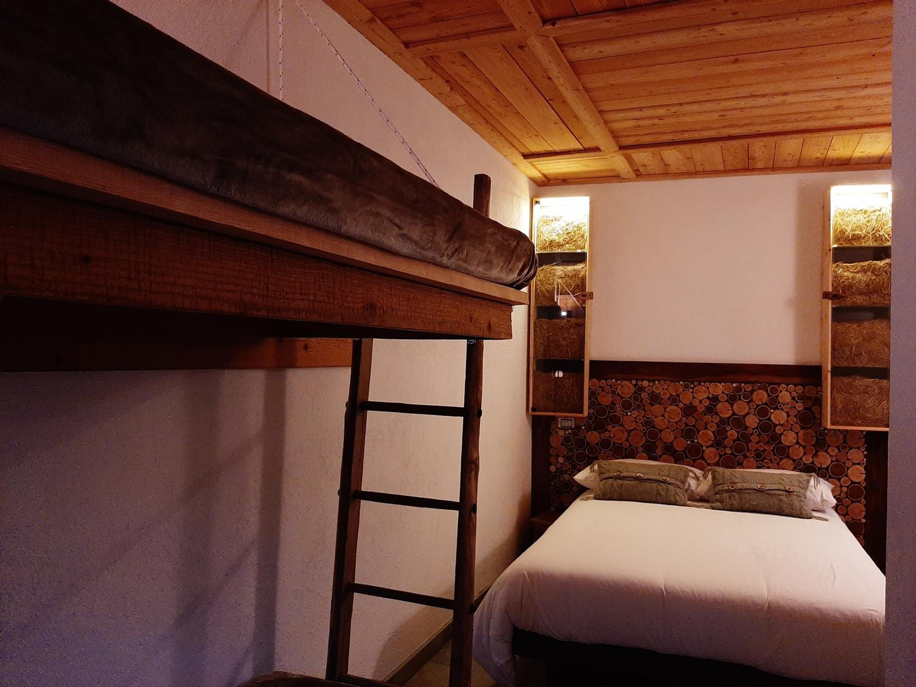 Quadruple Room with Private Bathroom