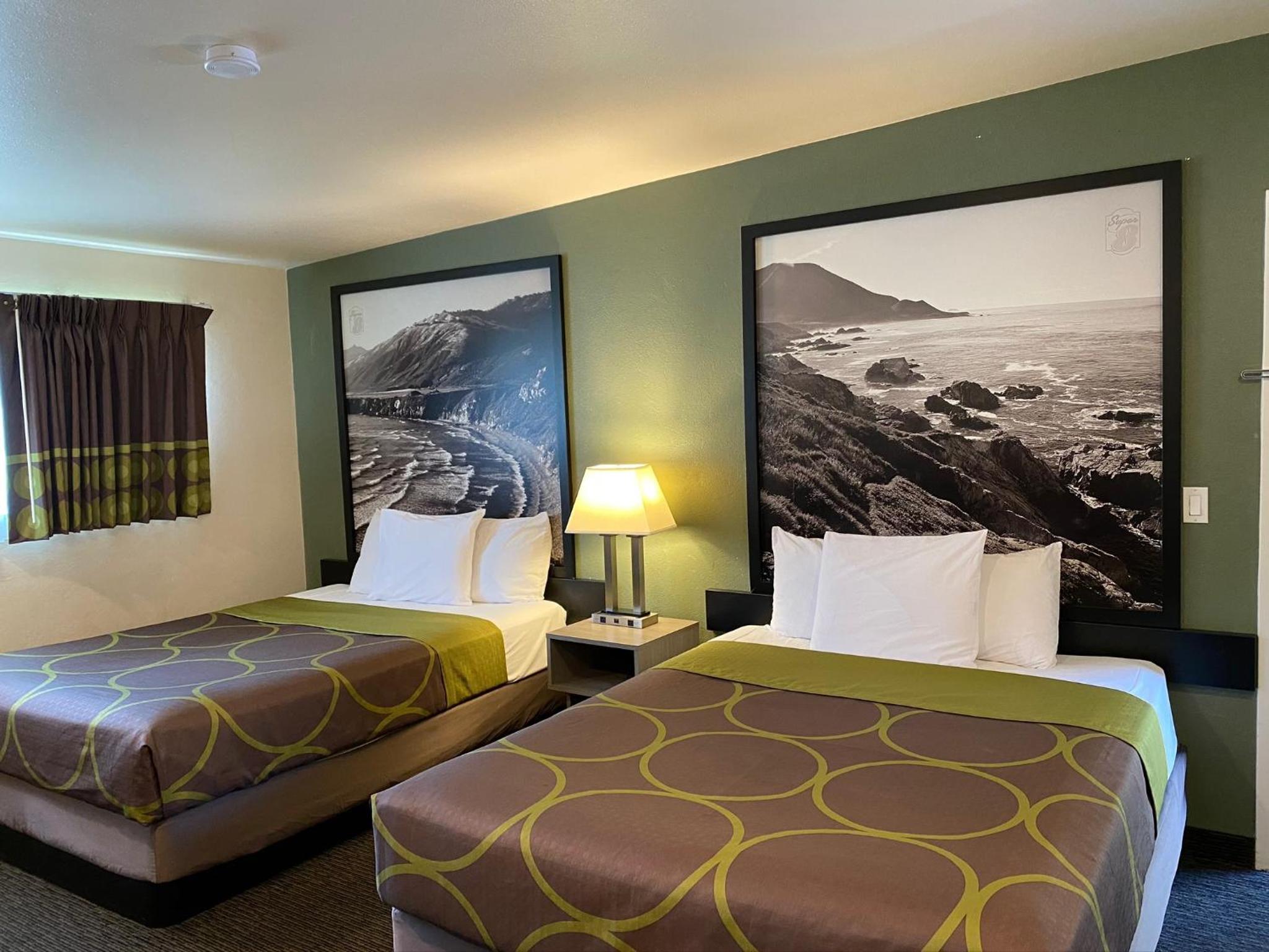 Queen Room with Two Queen Beds - Non-Smoking - Photo 1