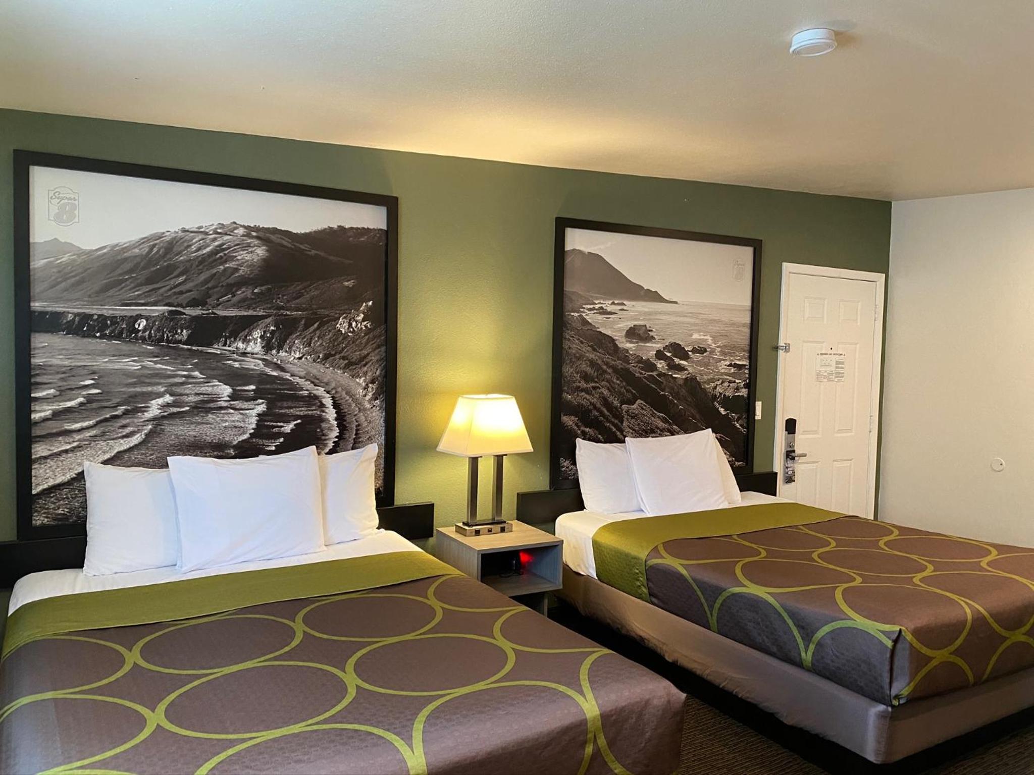 Queen Room with Two Queen Beds - Non-Smoking - Photo 3
