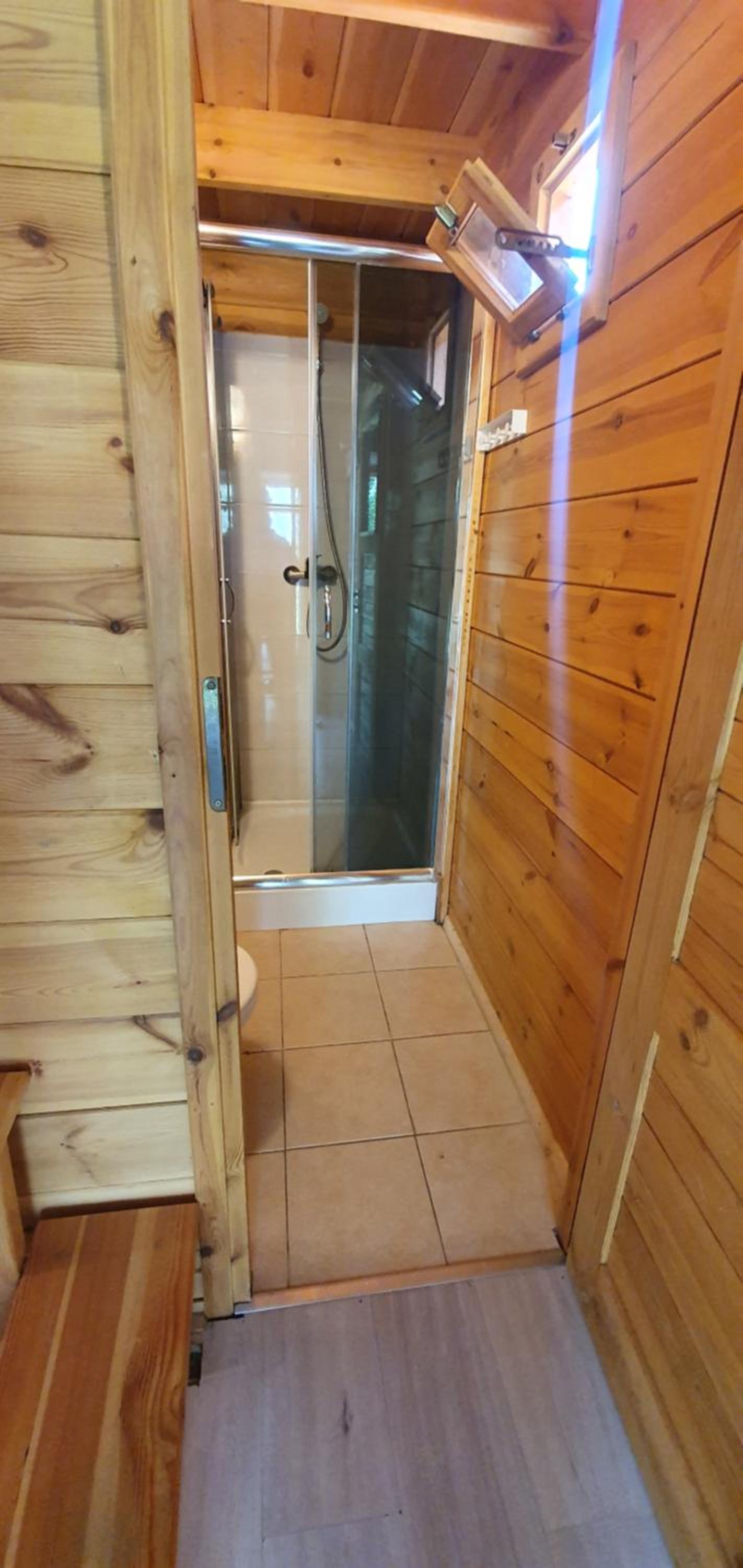 One-Bedroom House - Photo 2