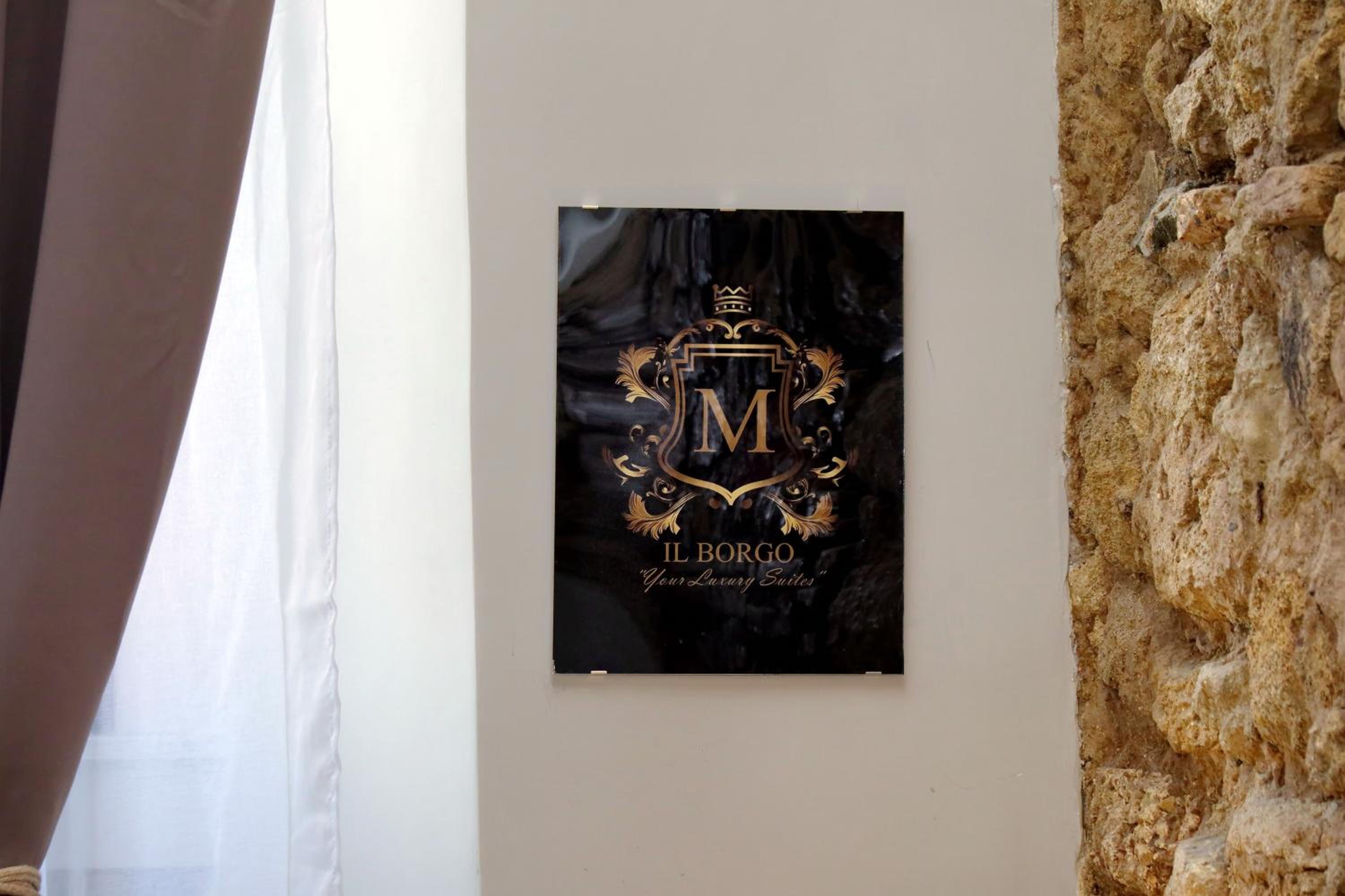 Deluxe Junior Suite - Photo 16