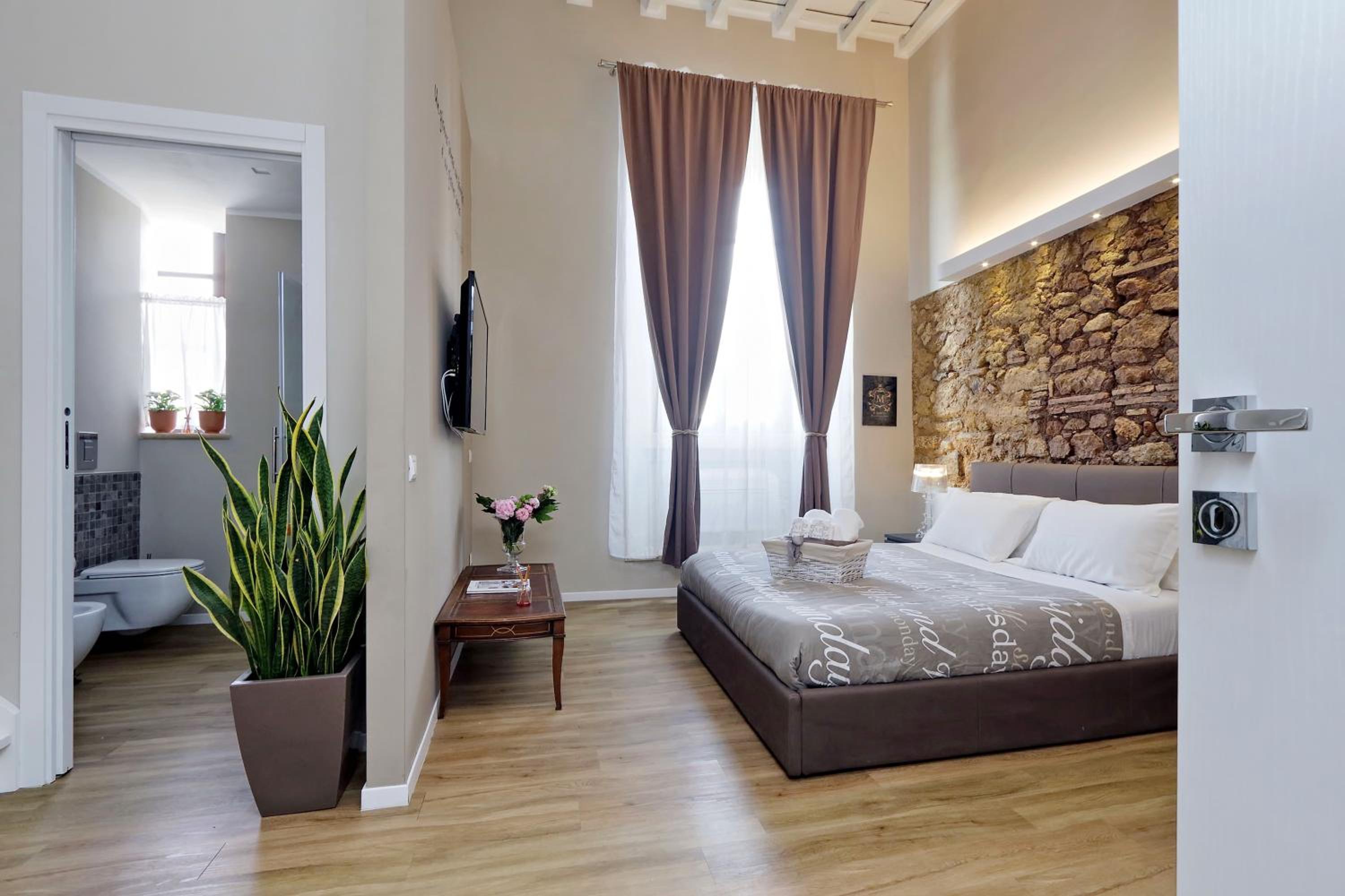 Deluxe Junior Suite - Photo 13