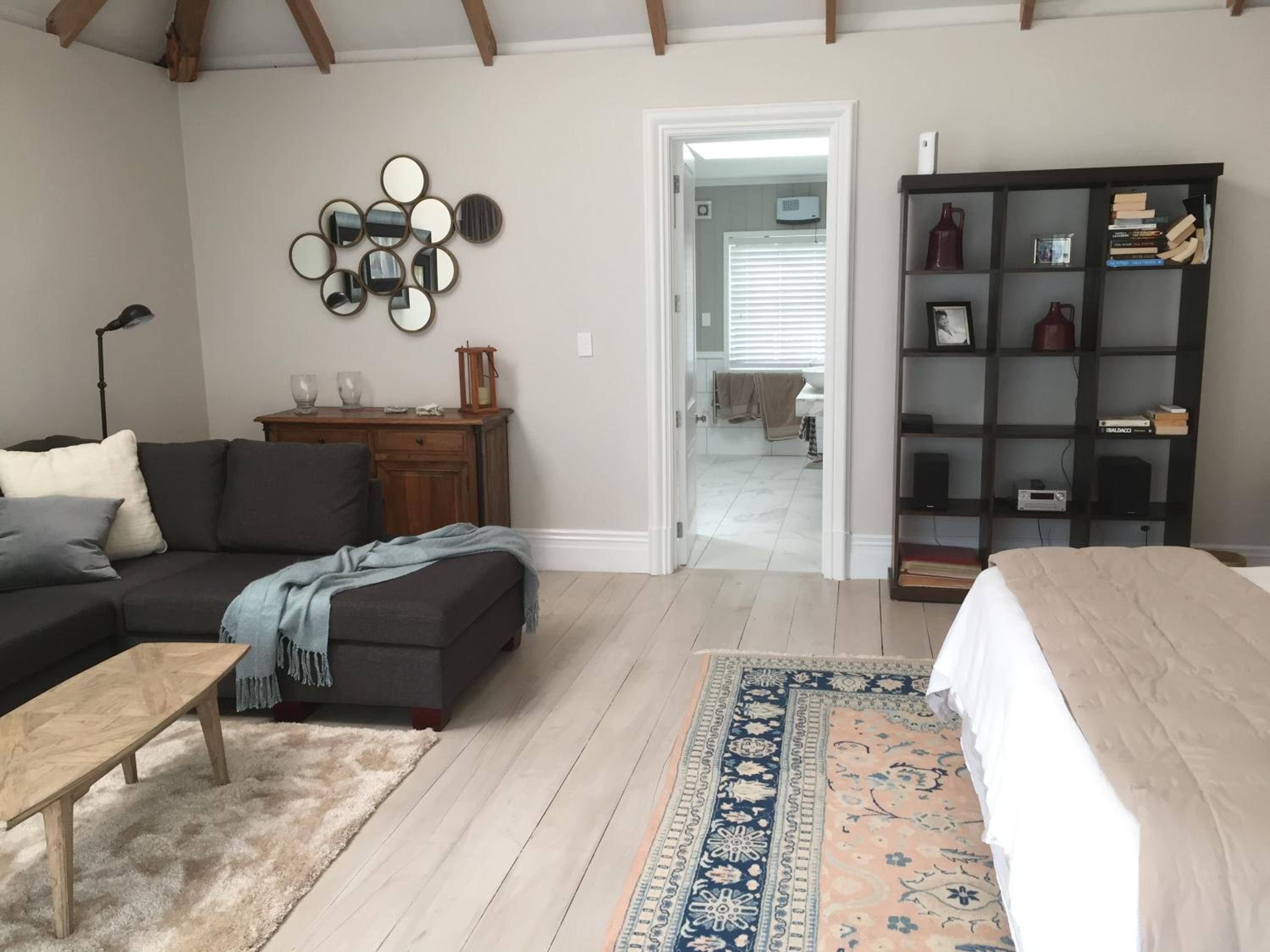 Deluxe King Suite photo 3