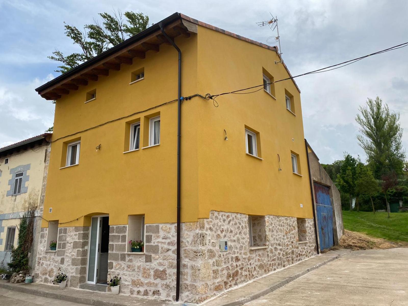 Five-Bedroom House photo 2