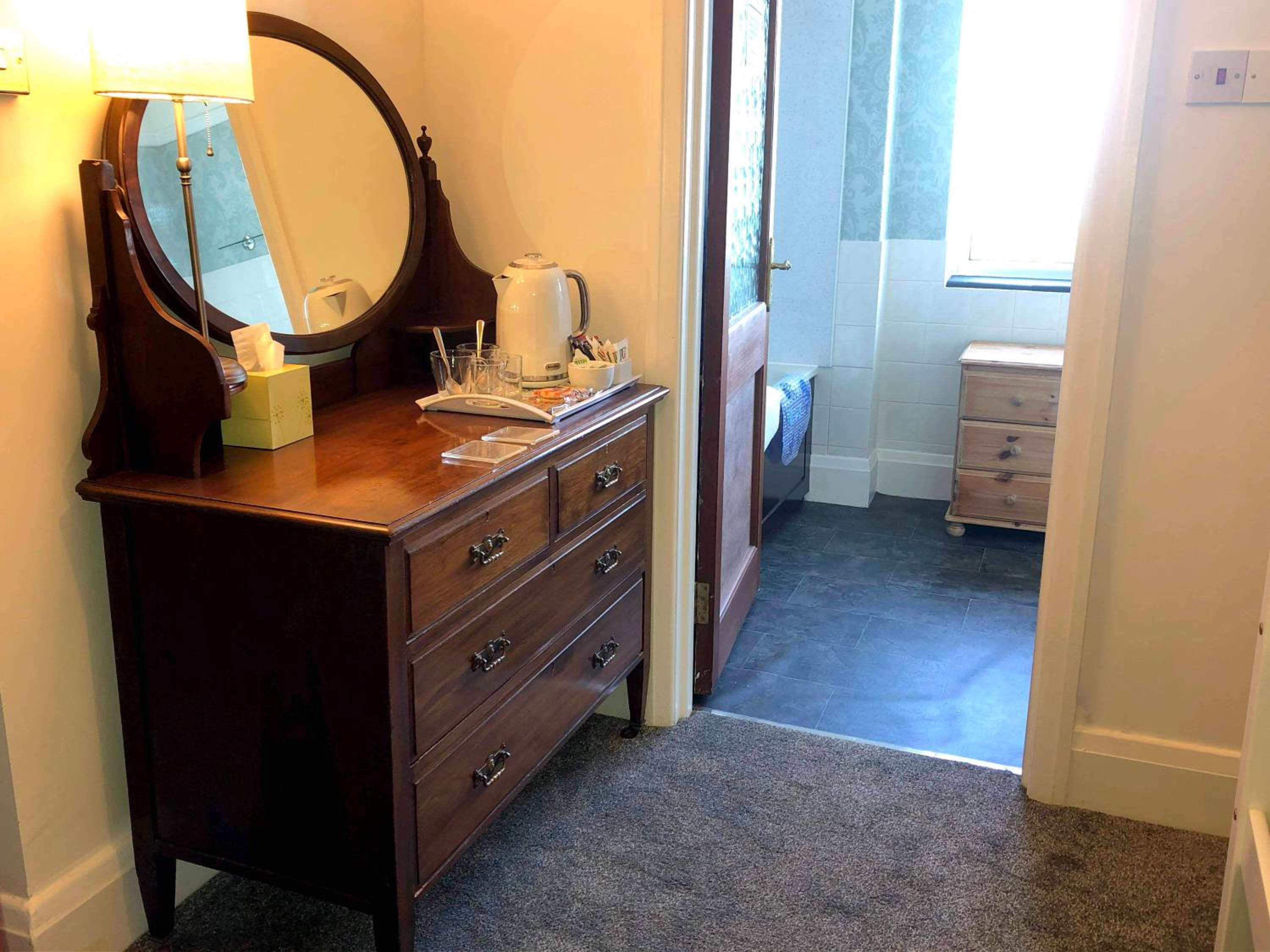 Superior Suite with Sea View - Photo 15