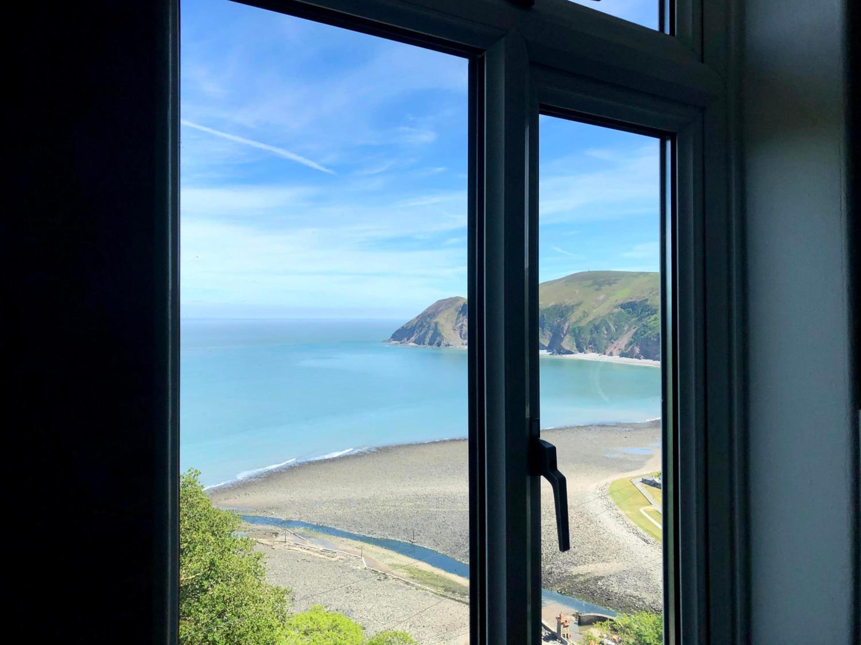 Superior Suite with Sea View - Photo 23
