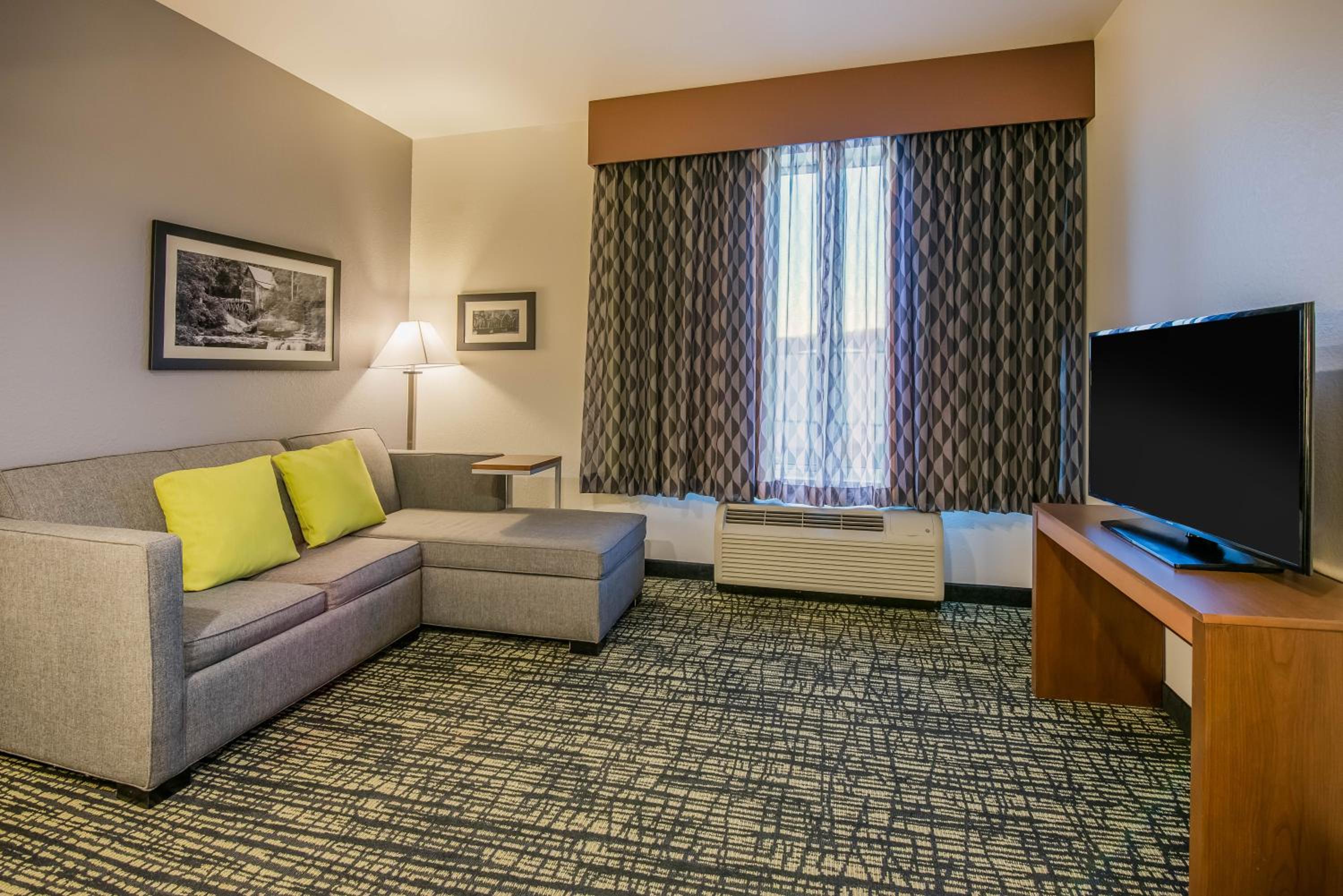 Deluxe King Room - Non-Smoking photo 3