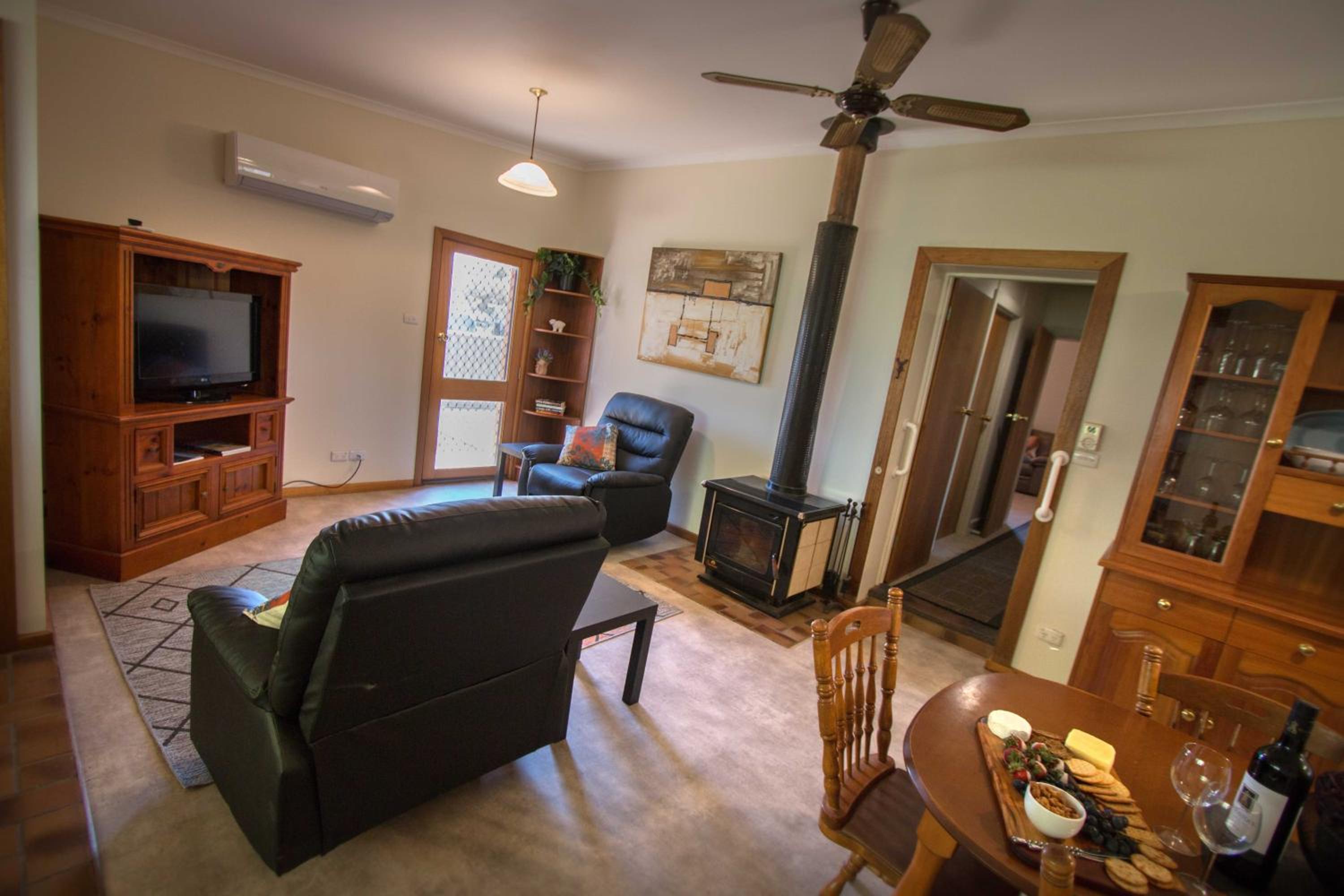 Three-Bedroom Apartment photo 1