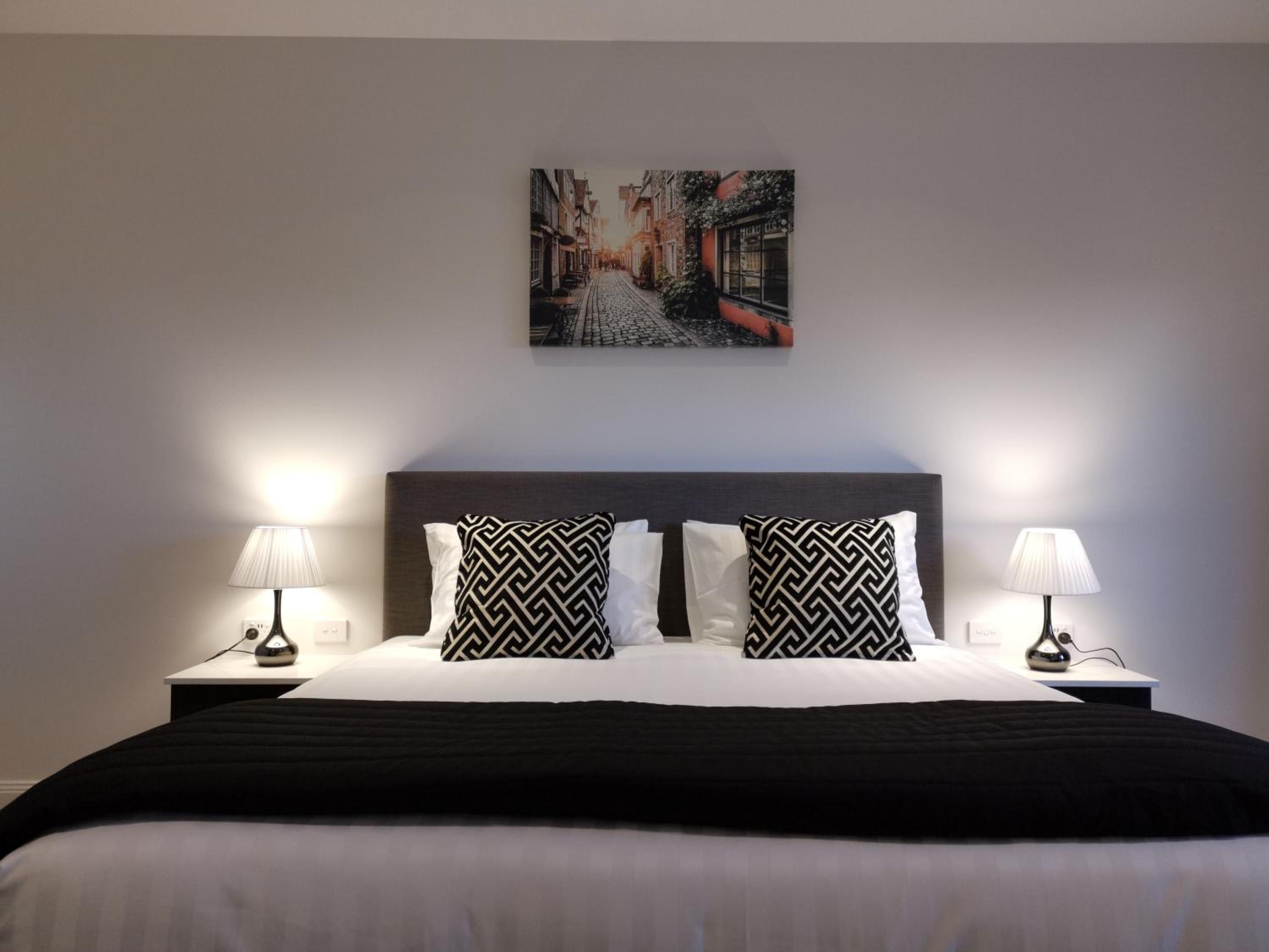 Deluxe King Room - Photo 3