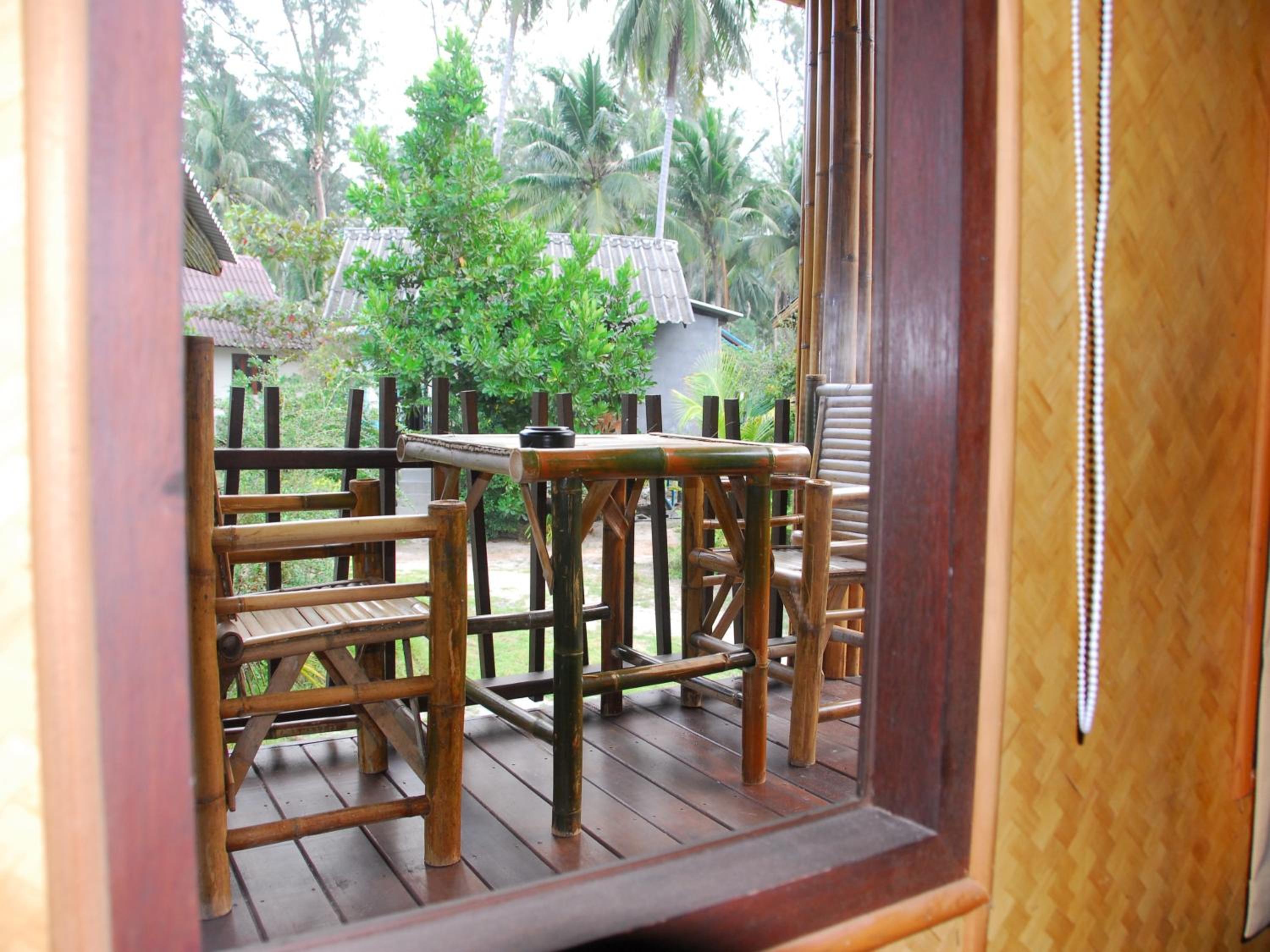 Bungalow with Garden View - Photo 4