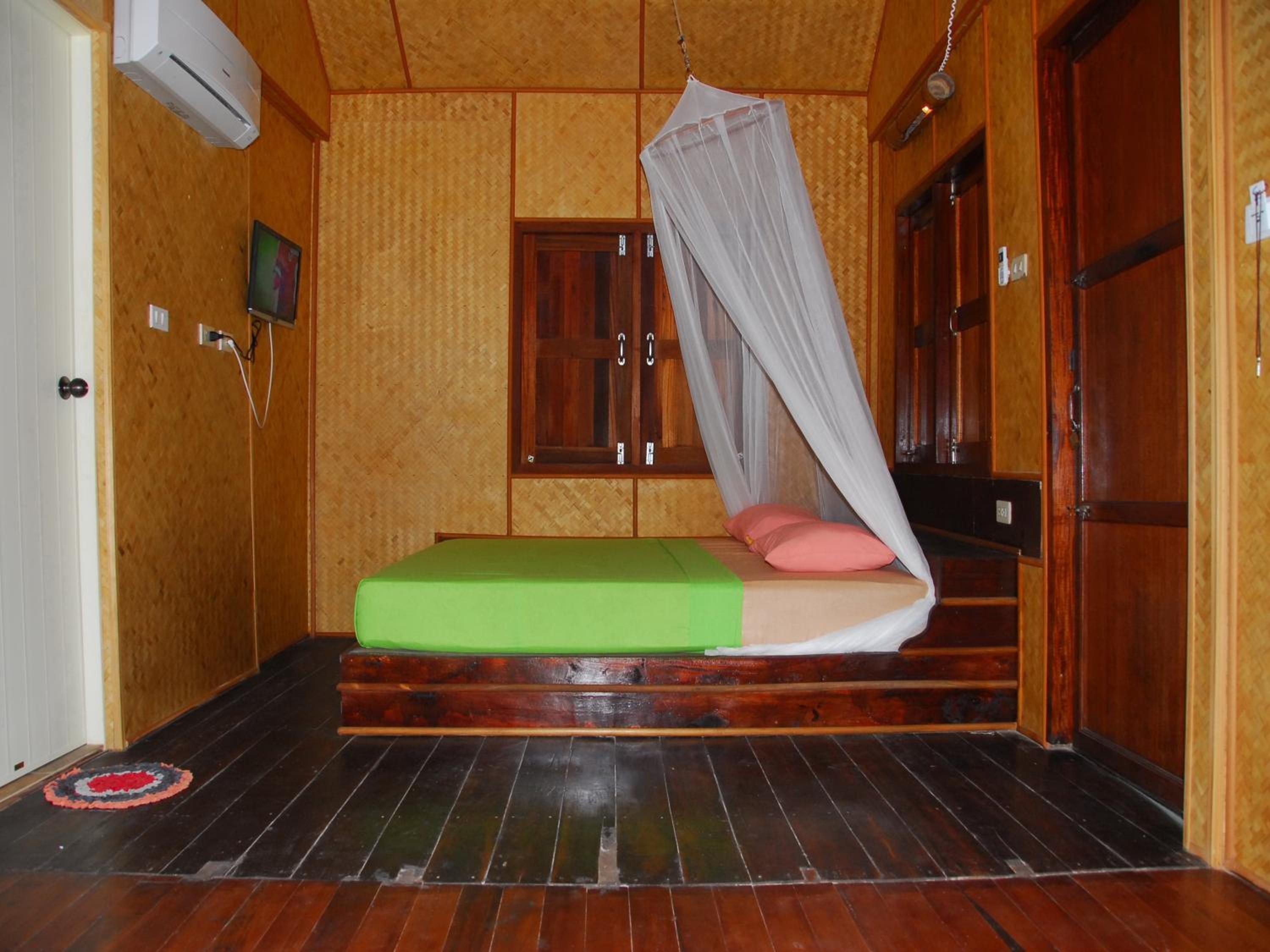 Bungalow with Garden View - Photo 1