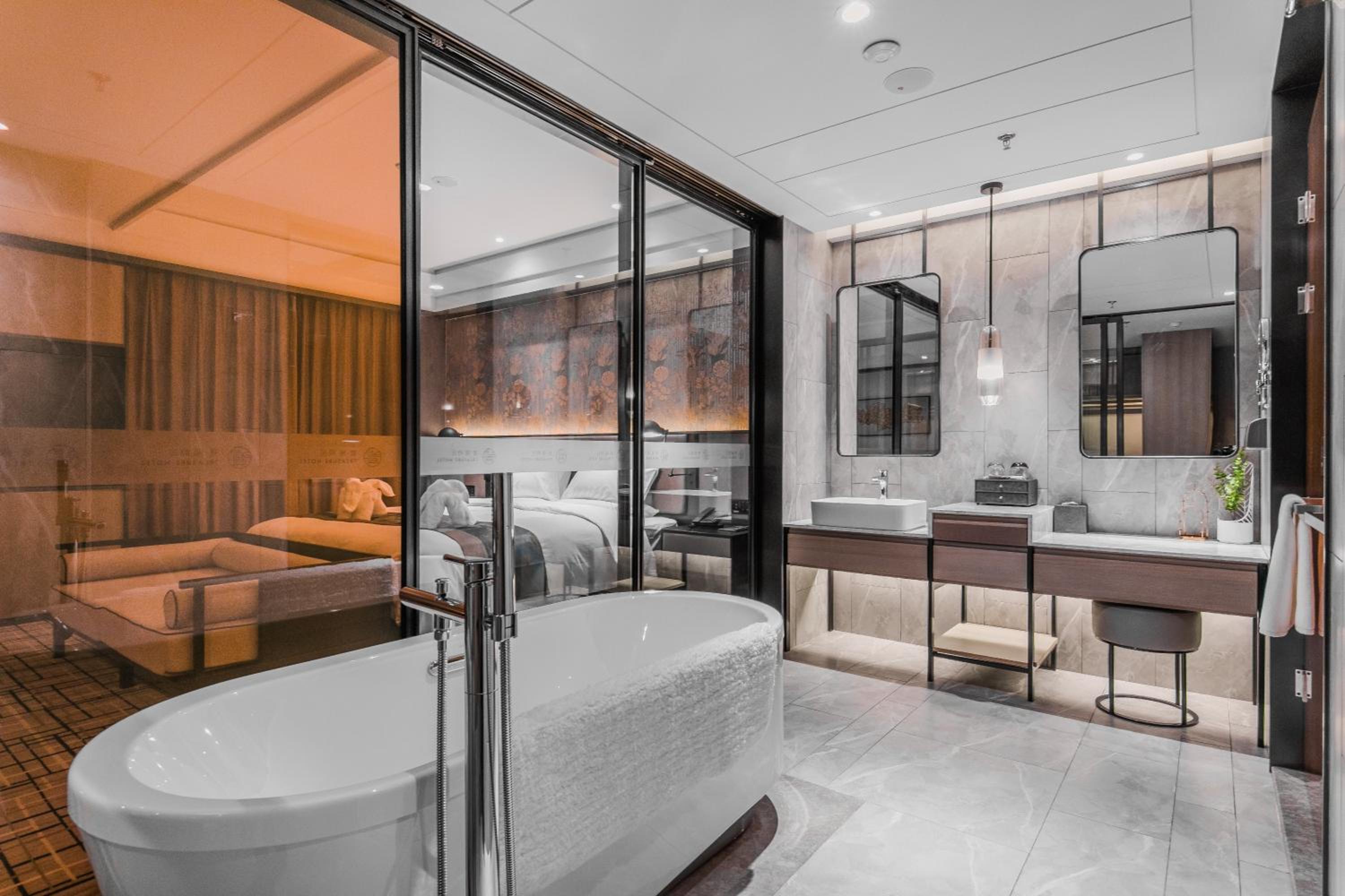 Executive Double Room with Bathtub photo 2