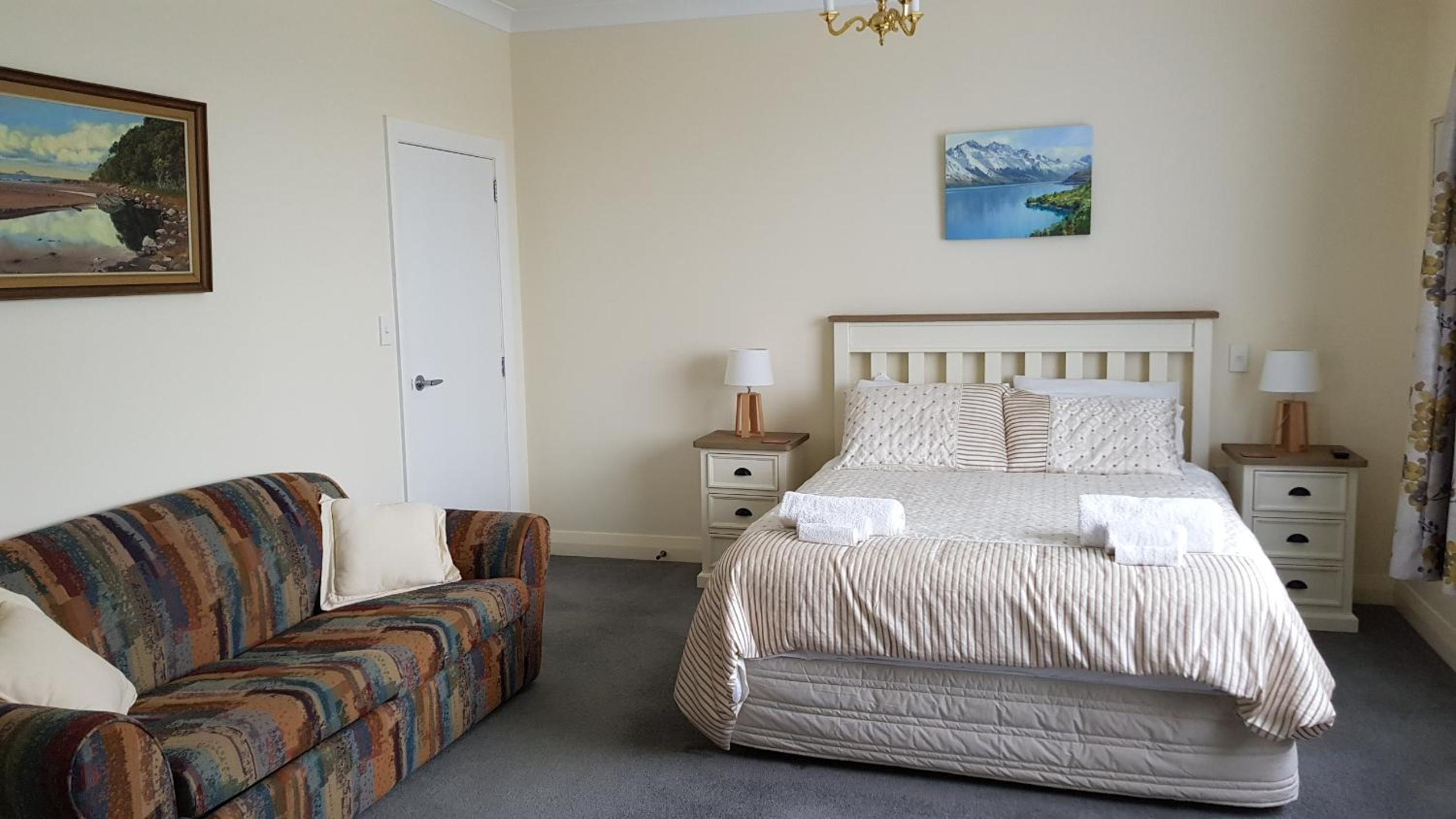 Deluxe Queen Room - Photo 1