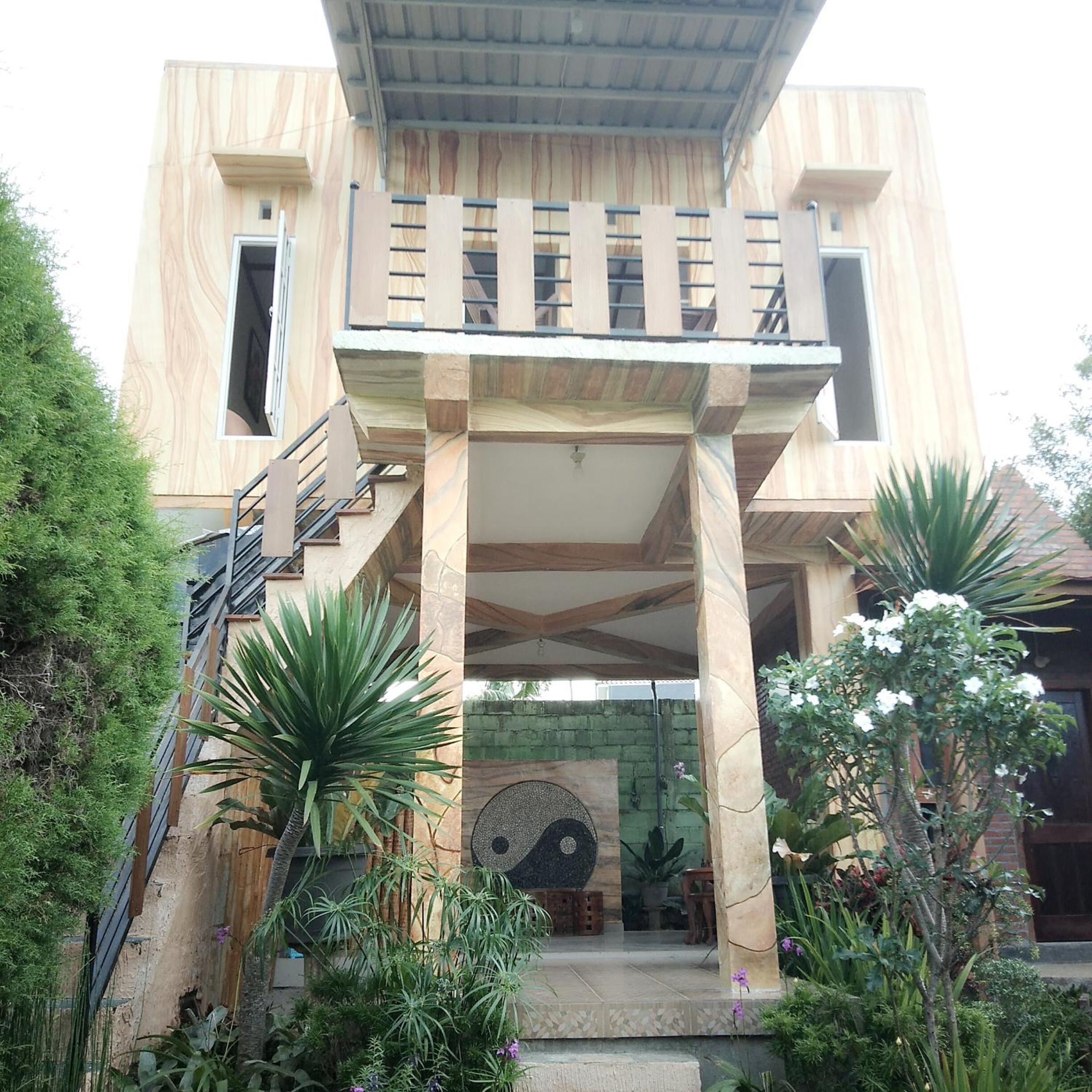 Queen Room with Balcony - Photo 8