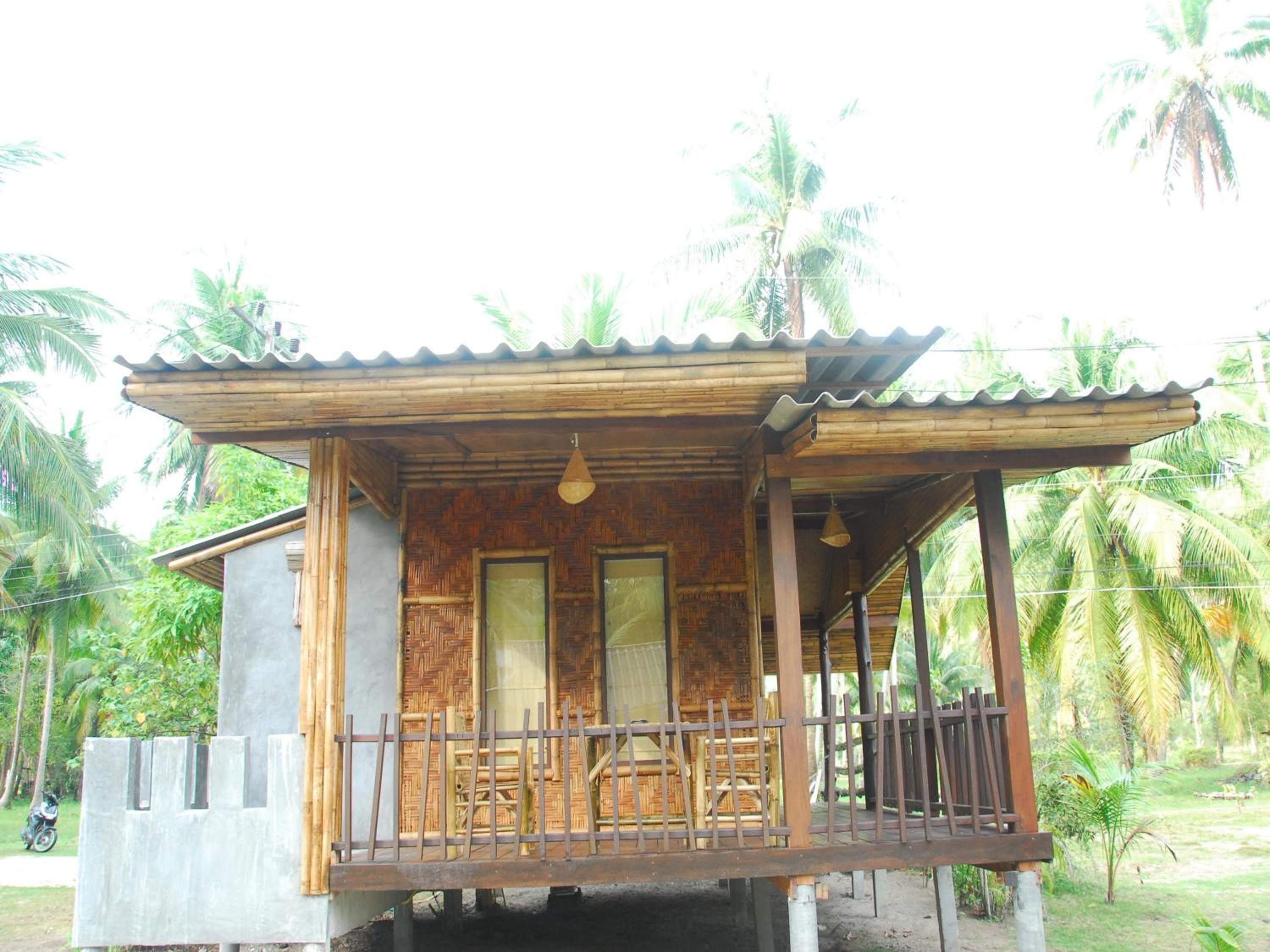 Bungalow with Garden View - Photo 2