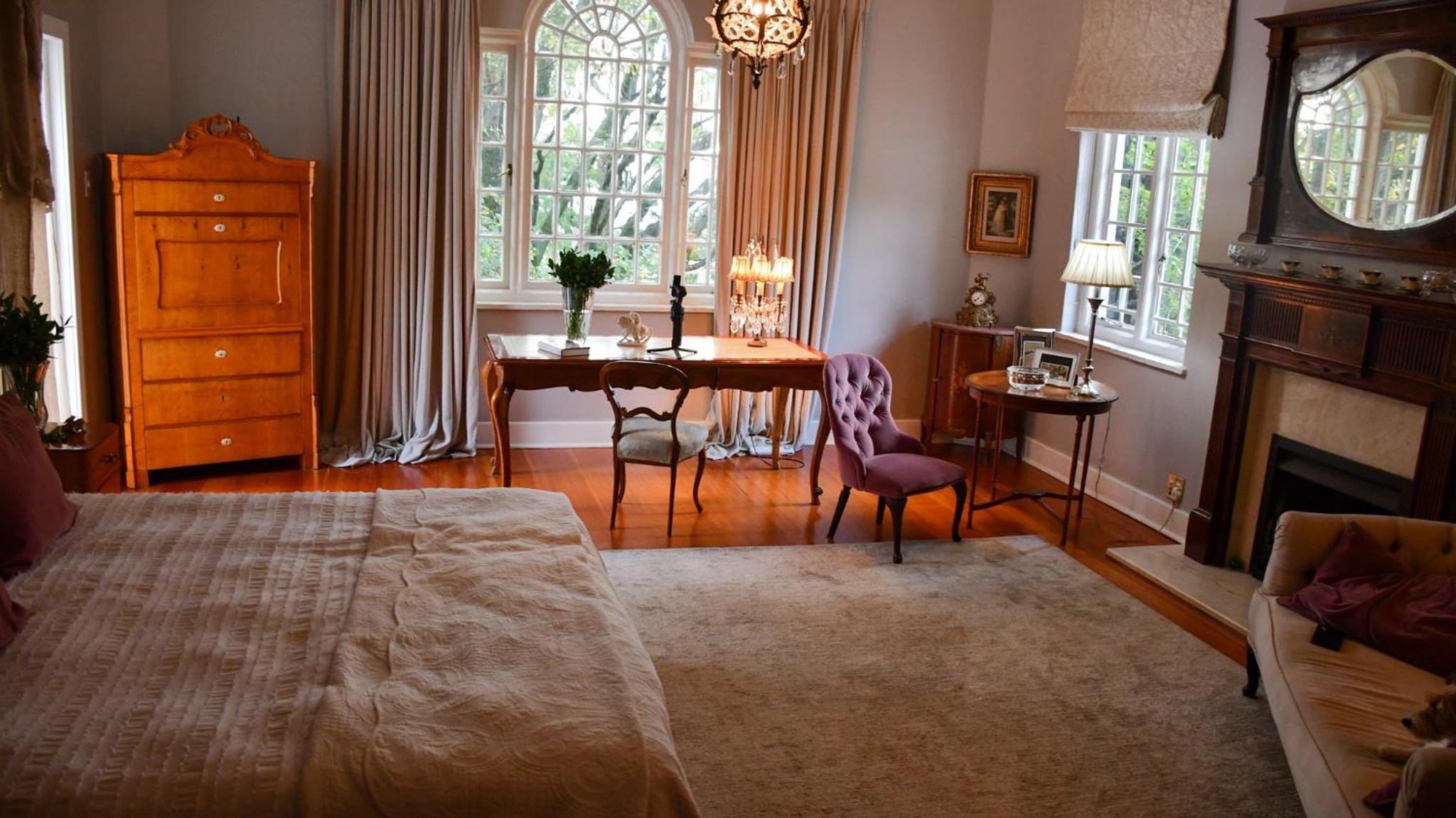 Deluxe Queen Suite photo 1