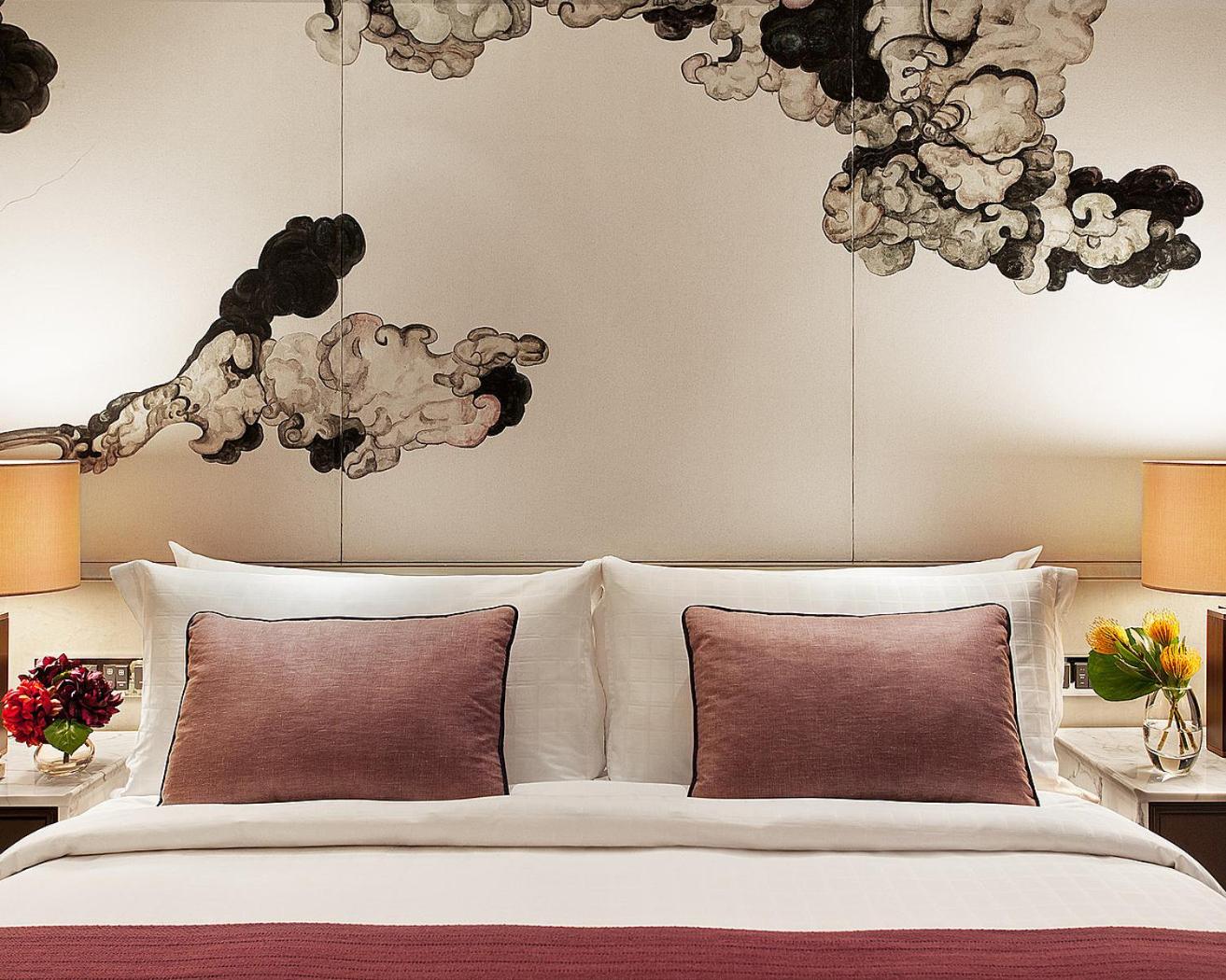 Club Room with King Bed photo 3