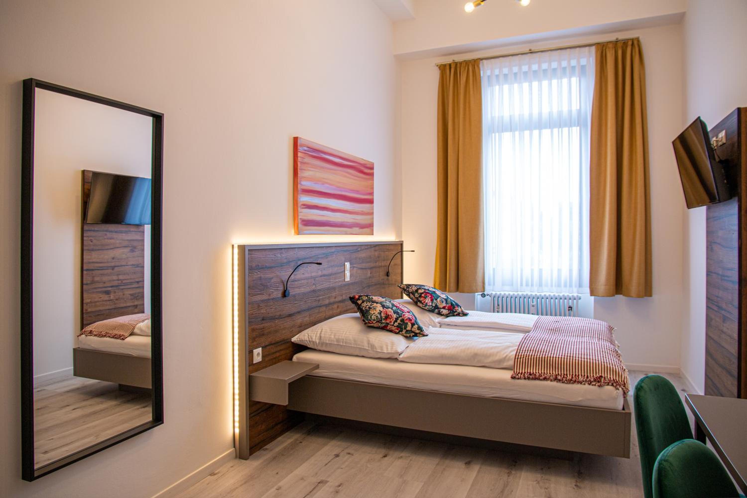 Standard Double Room - Photo 7