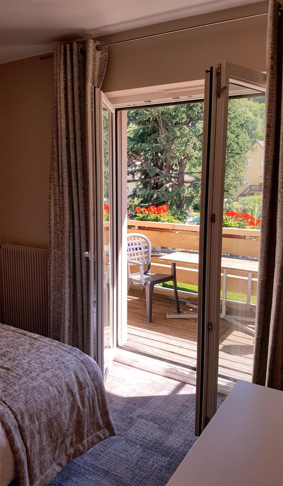 Room with Balcony - Photo 2