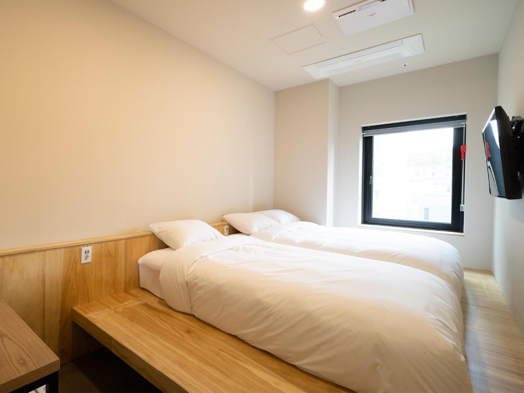 Family Room with Private Bathroom - Photo 3