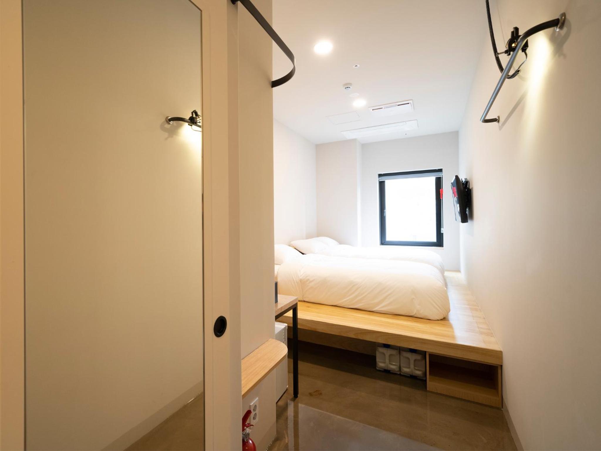 Family Room with Private Bathroom - Photo 2