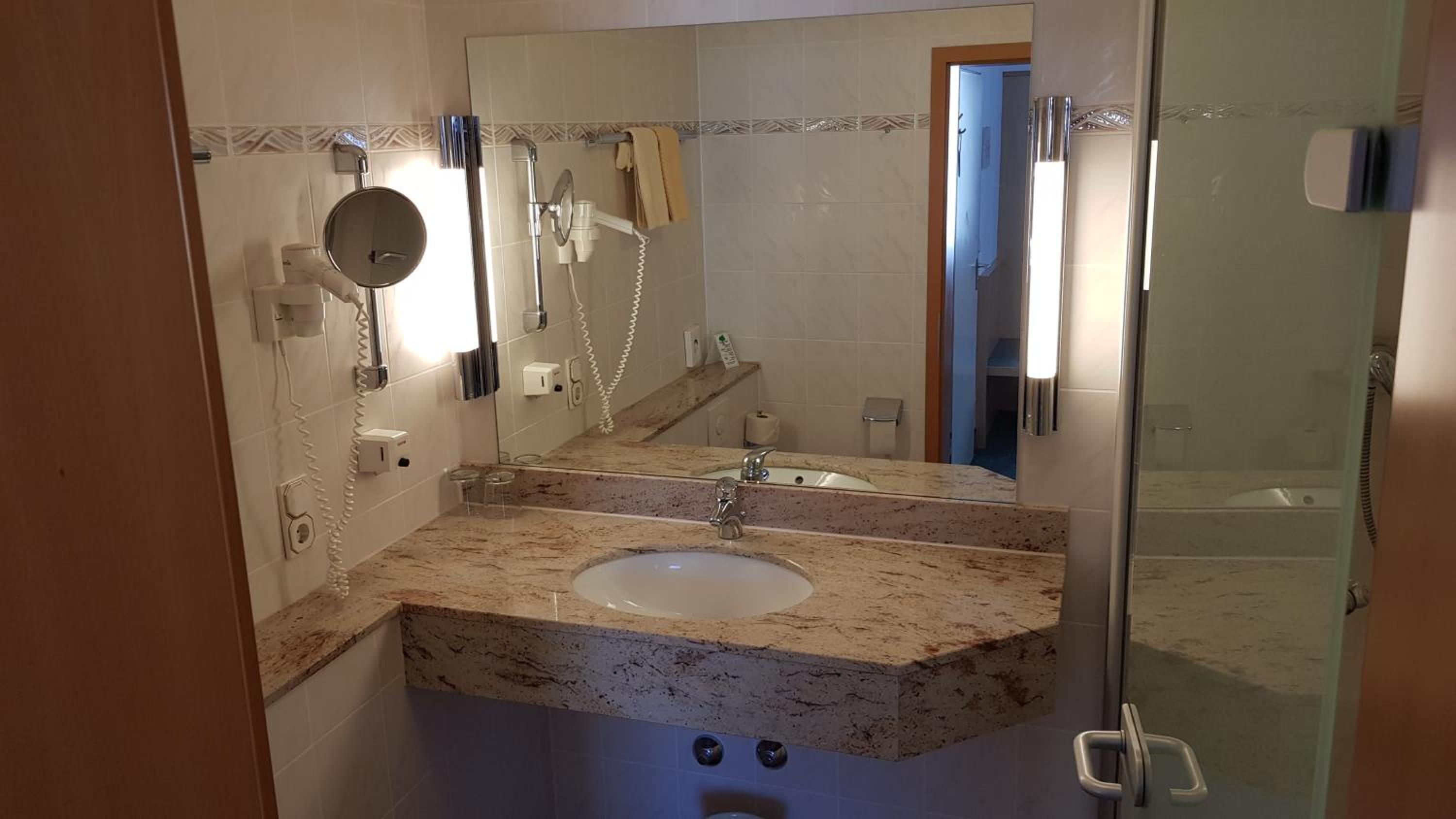 Standard Double Room - Photo 7
