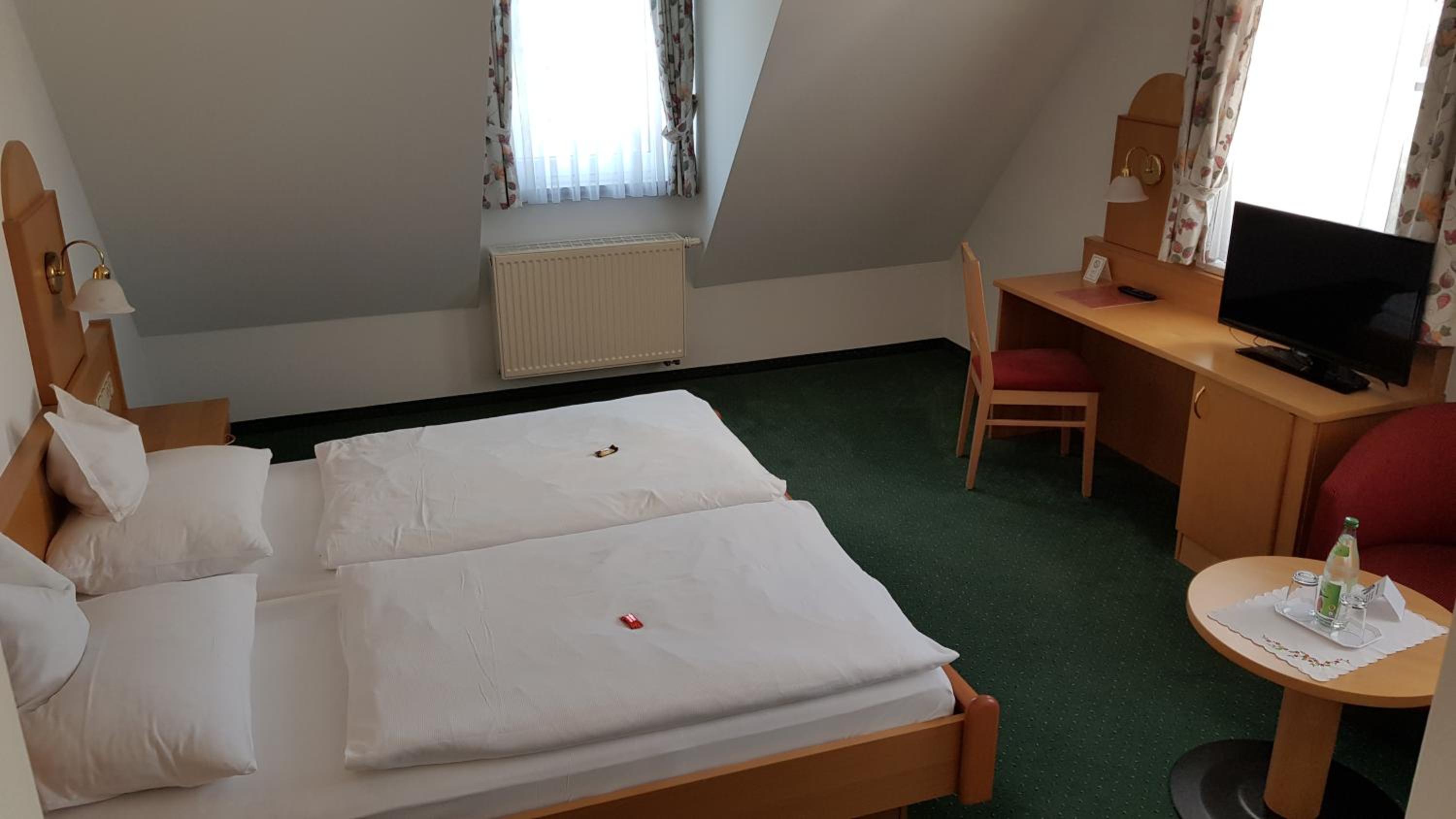 Standard Double Room - Photo 5