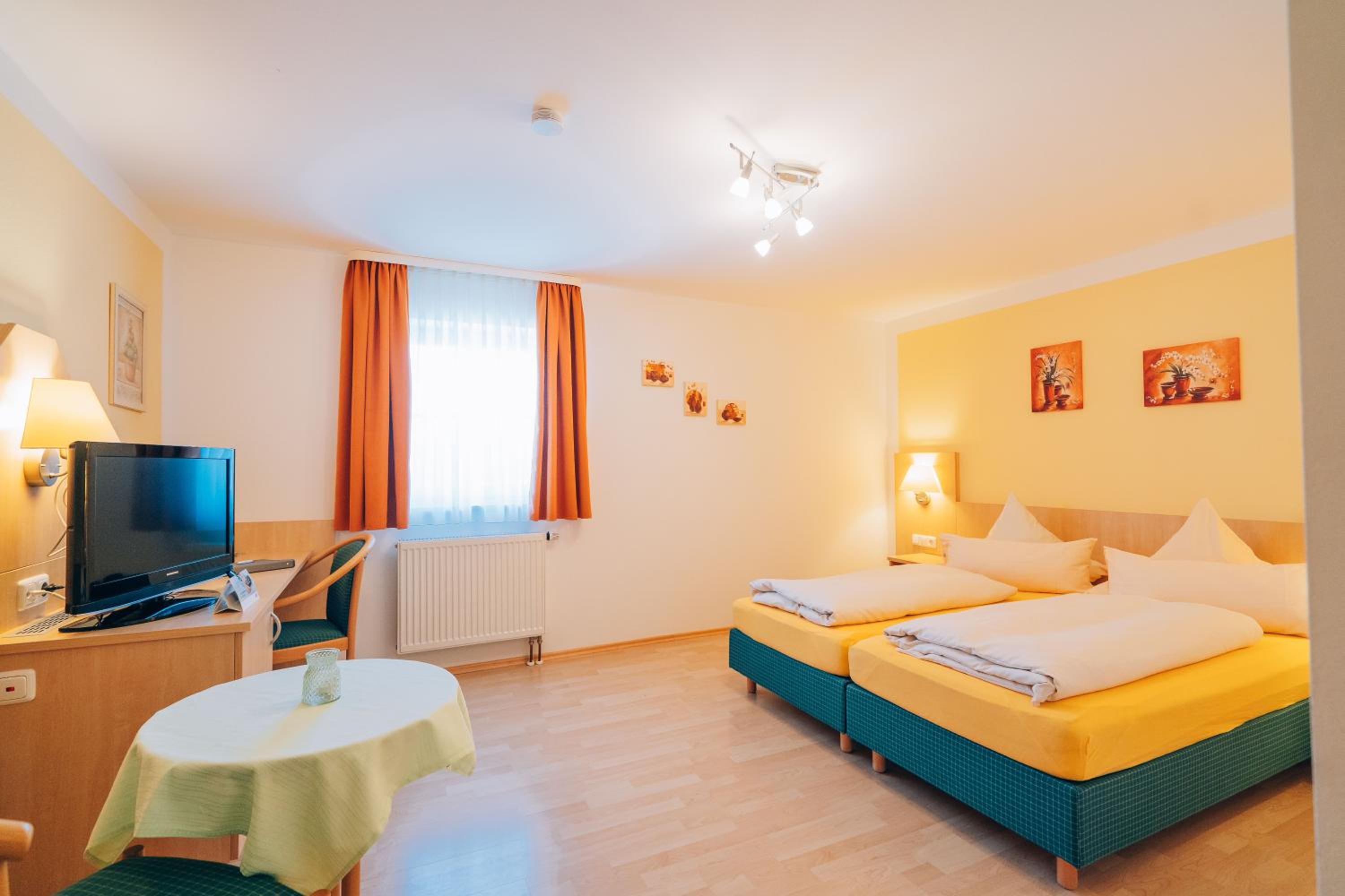 Standard Double Room - Photo 2