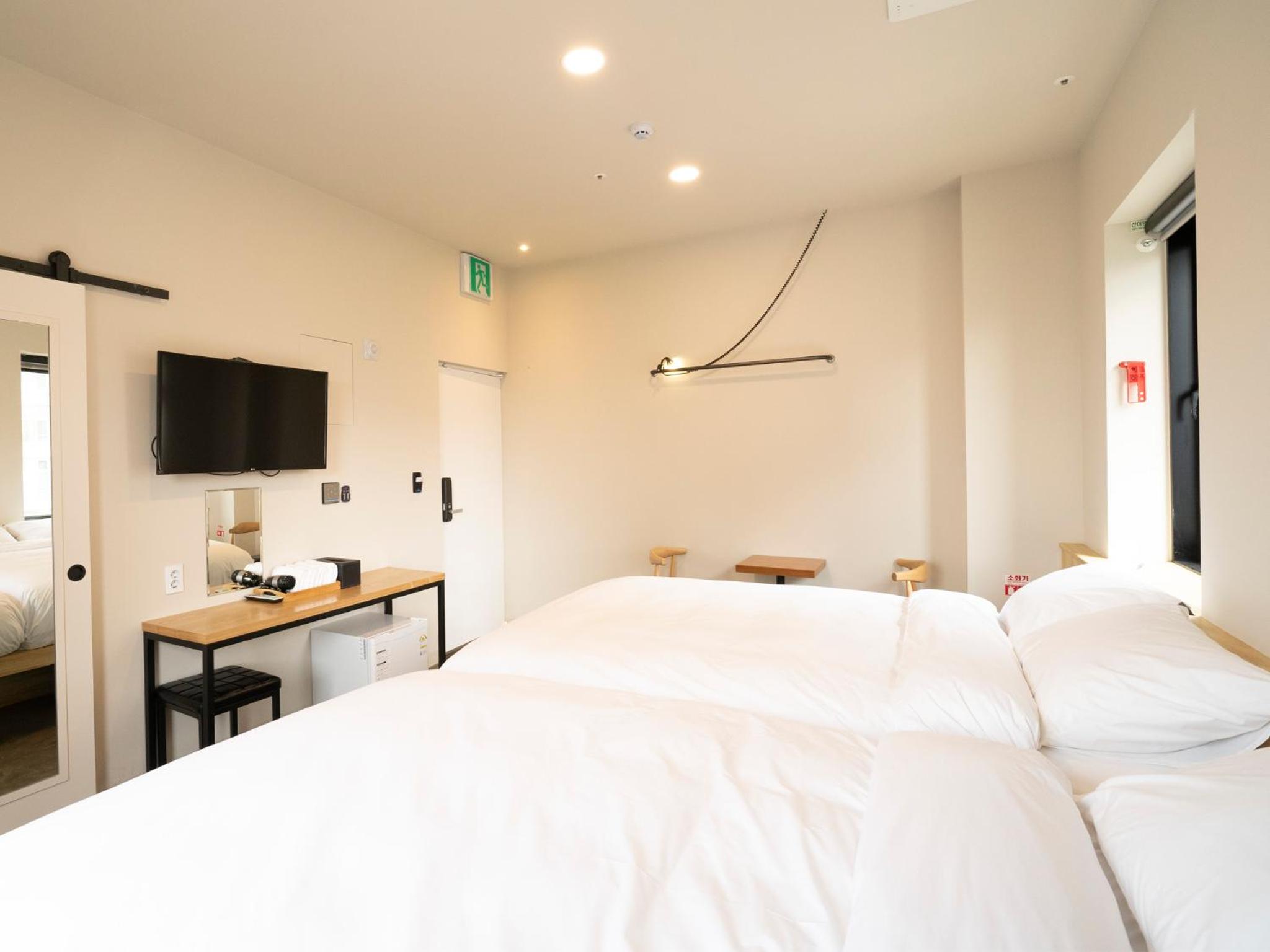 Deluxe Family Room - Photo 3