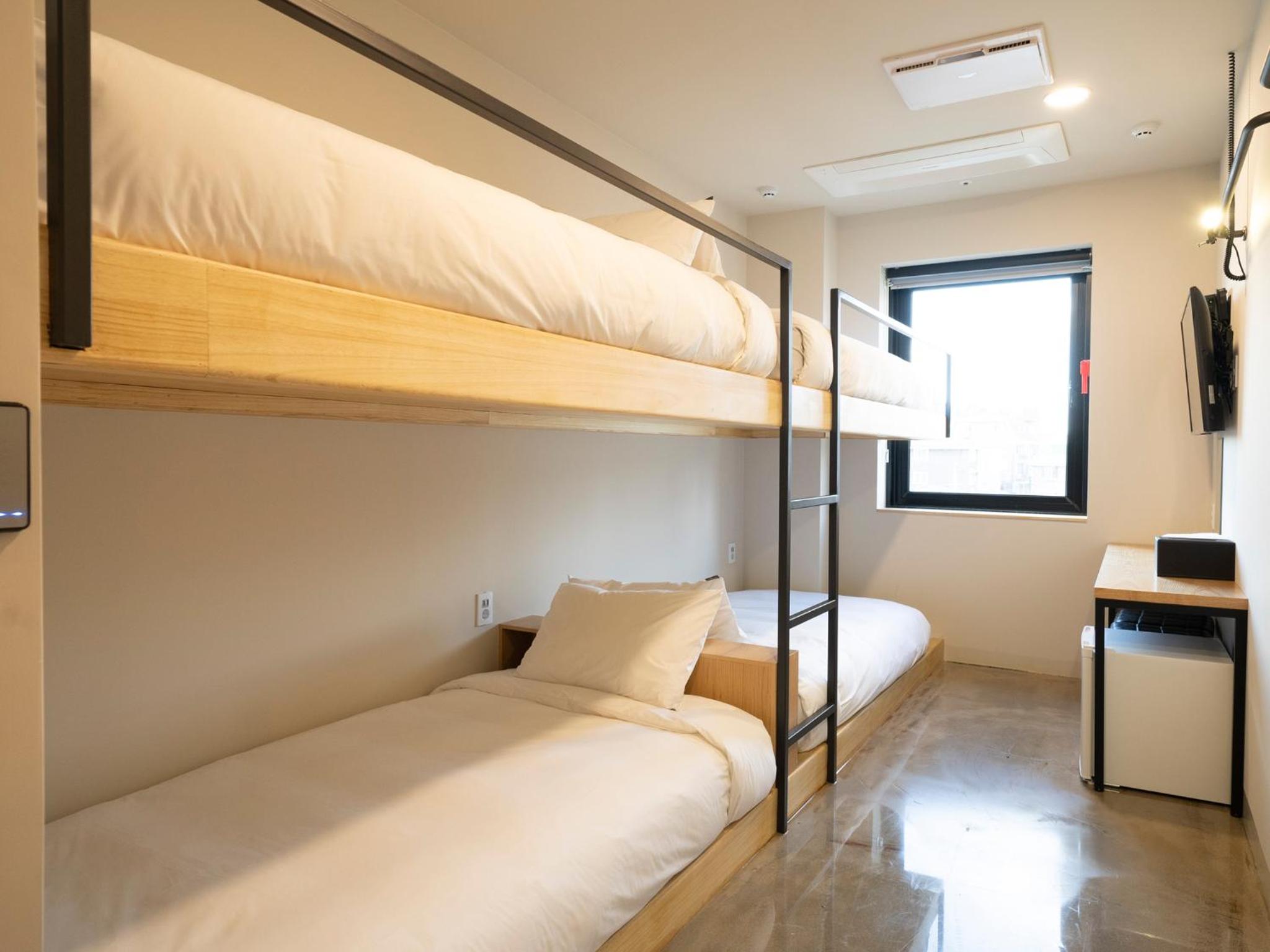 Quadruple Room with Private Bathroom - Photo 1
