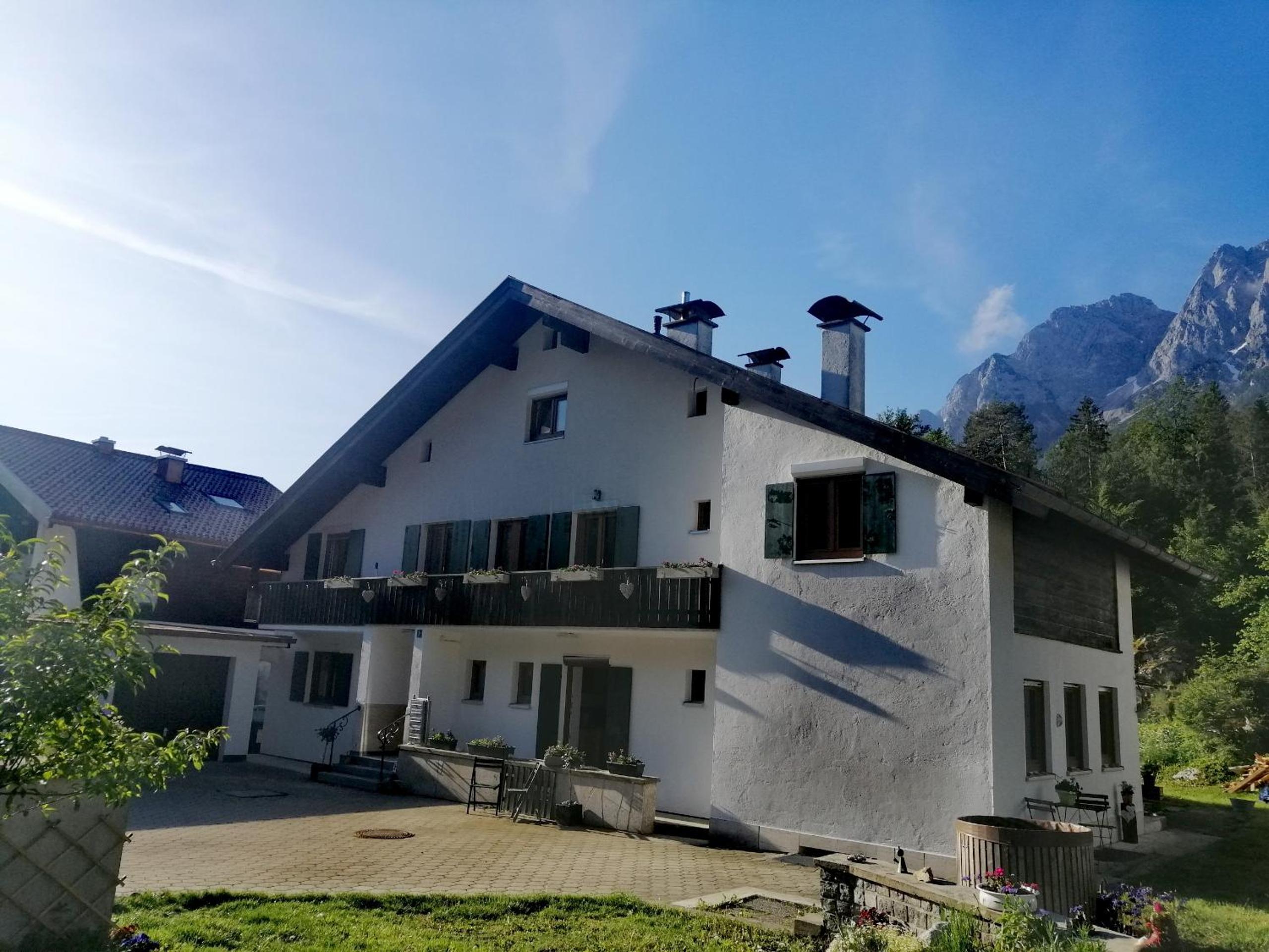 Apartment with Mountain View photo 2