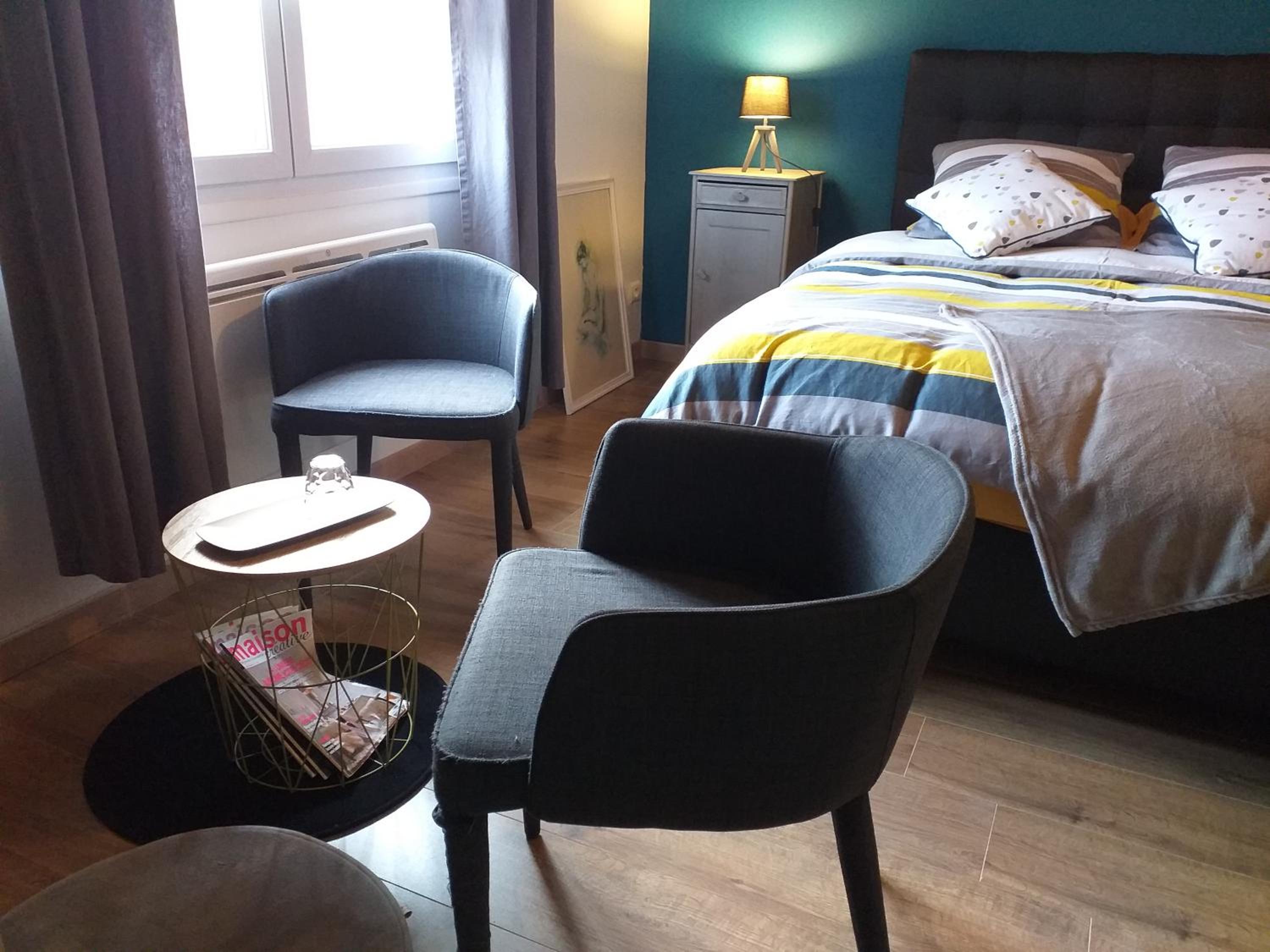Standard Double Room - Photo 8