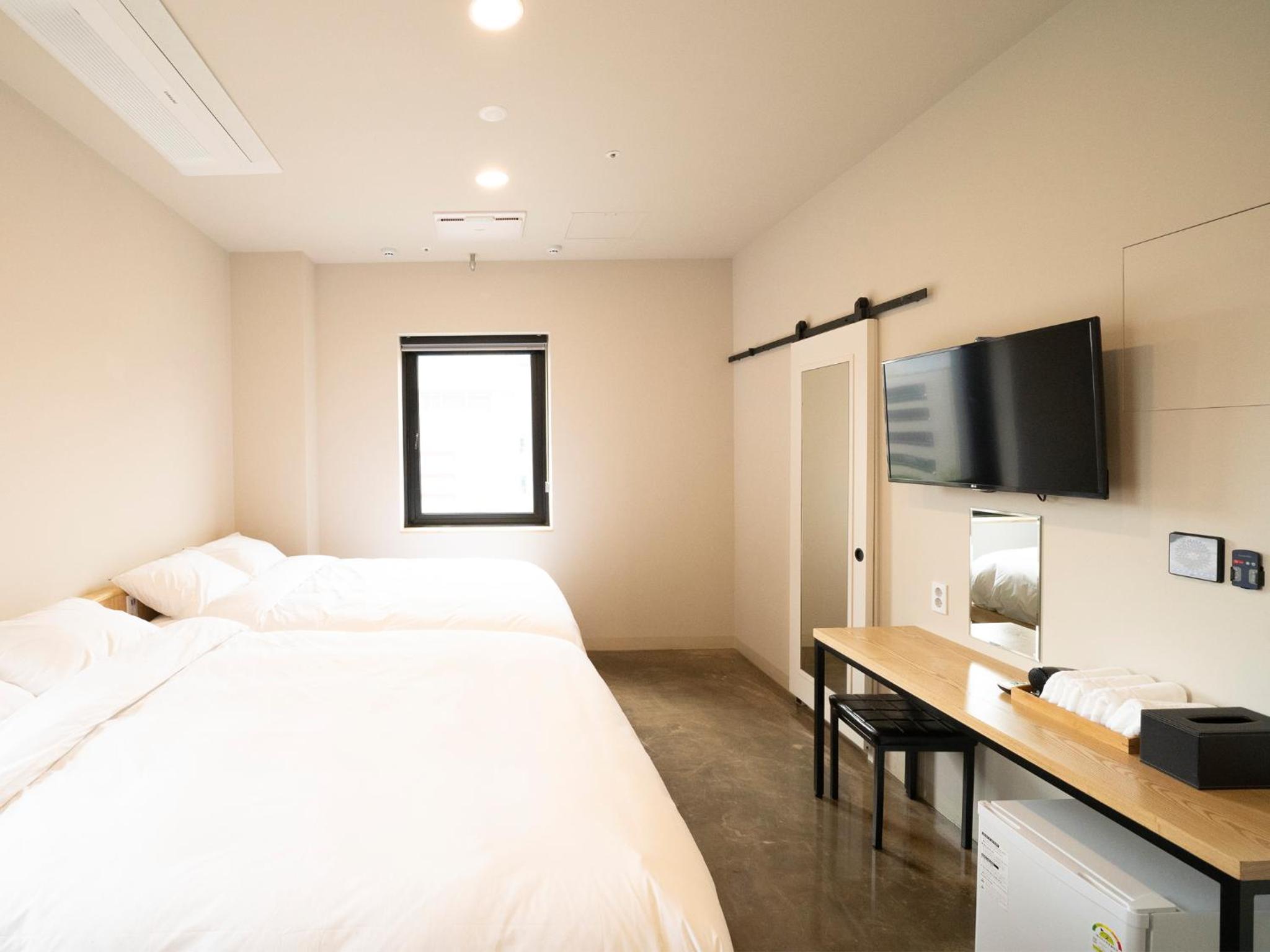 Deluxe Family Room - Photo 1