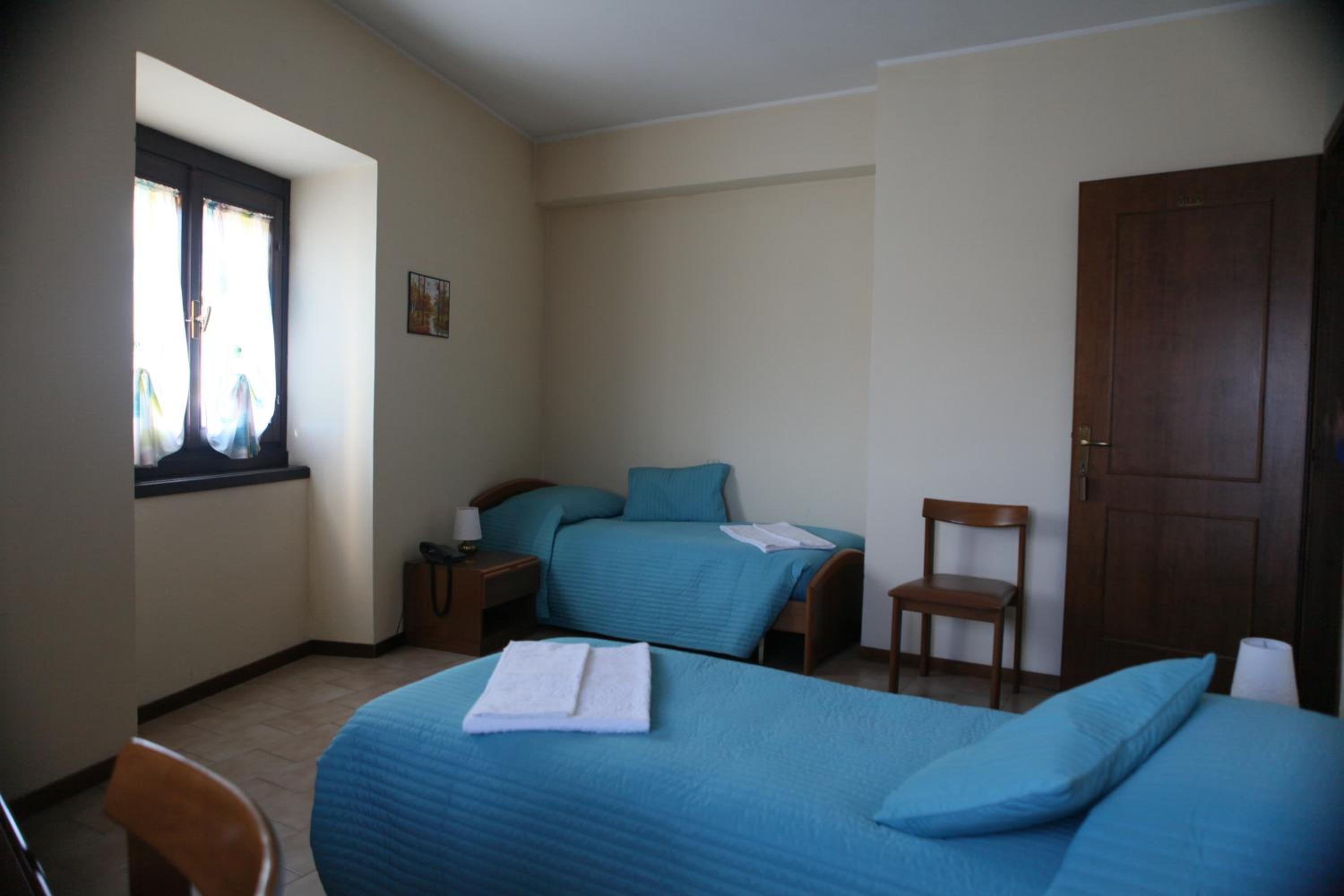 Twin Room - Photo 7