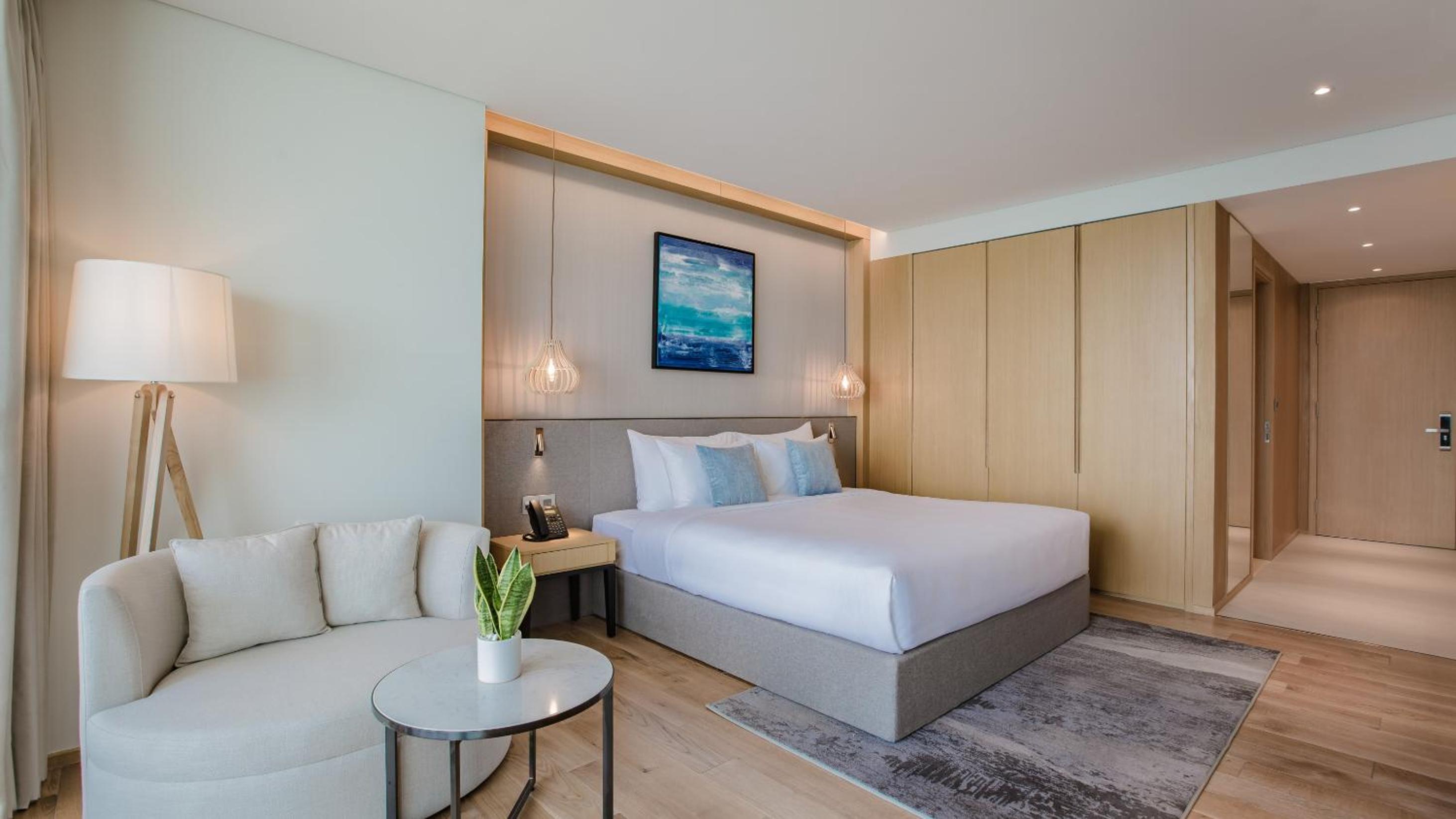 Superior King Room with Balcony and City View - Photo 2