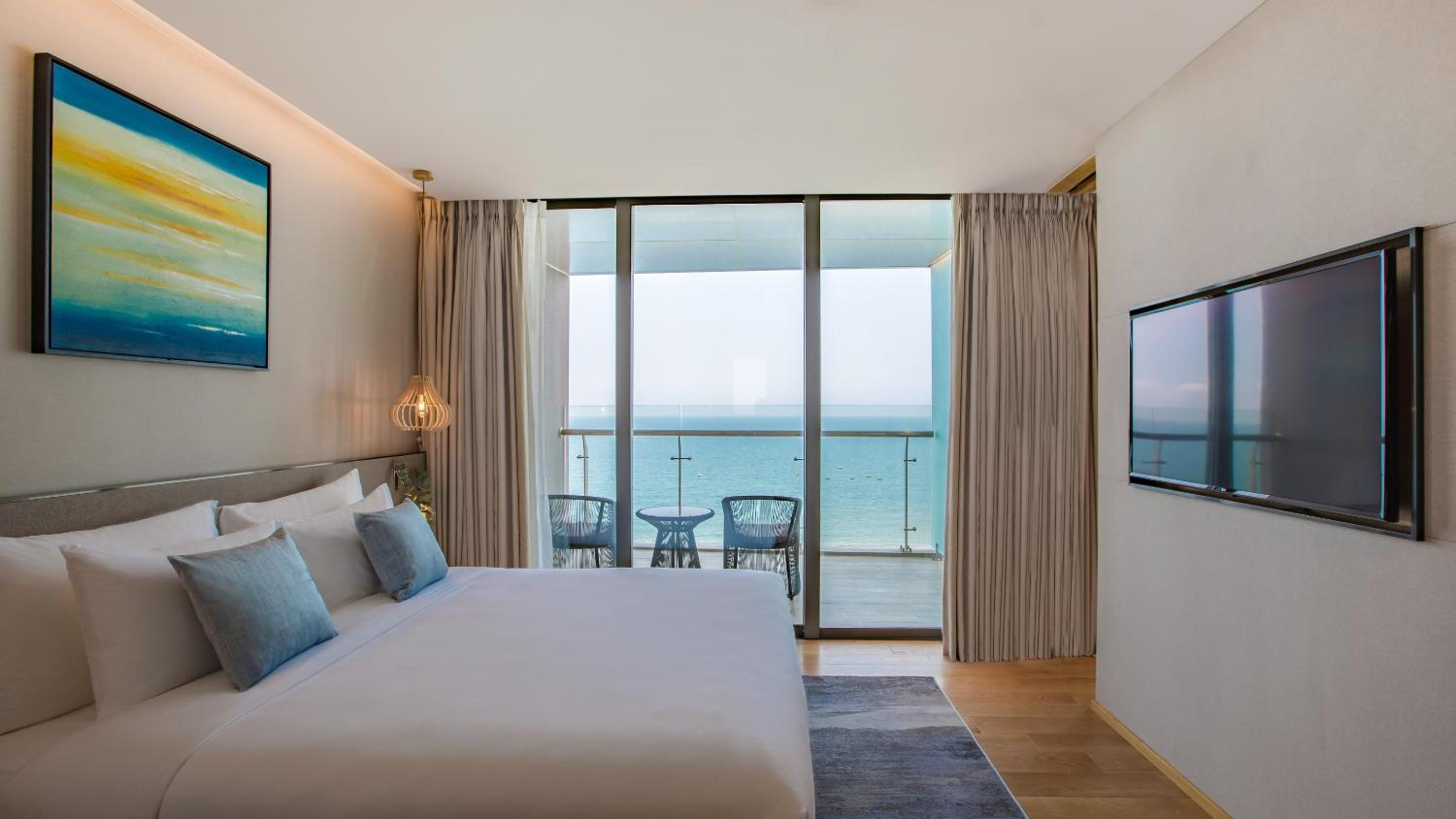 Family Room with Ocean View - Photo 3