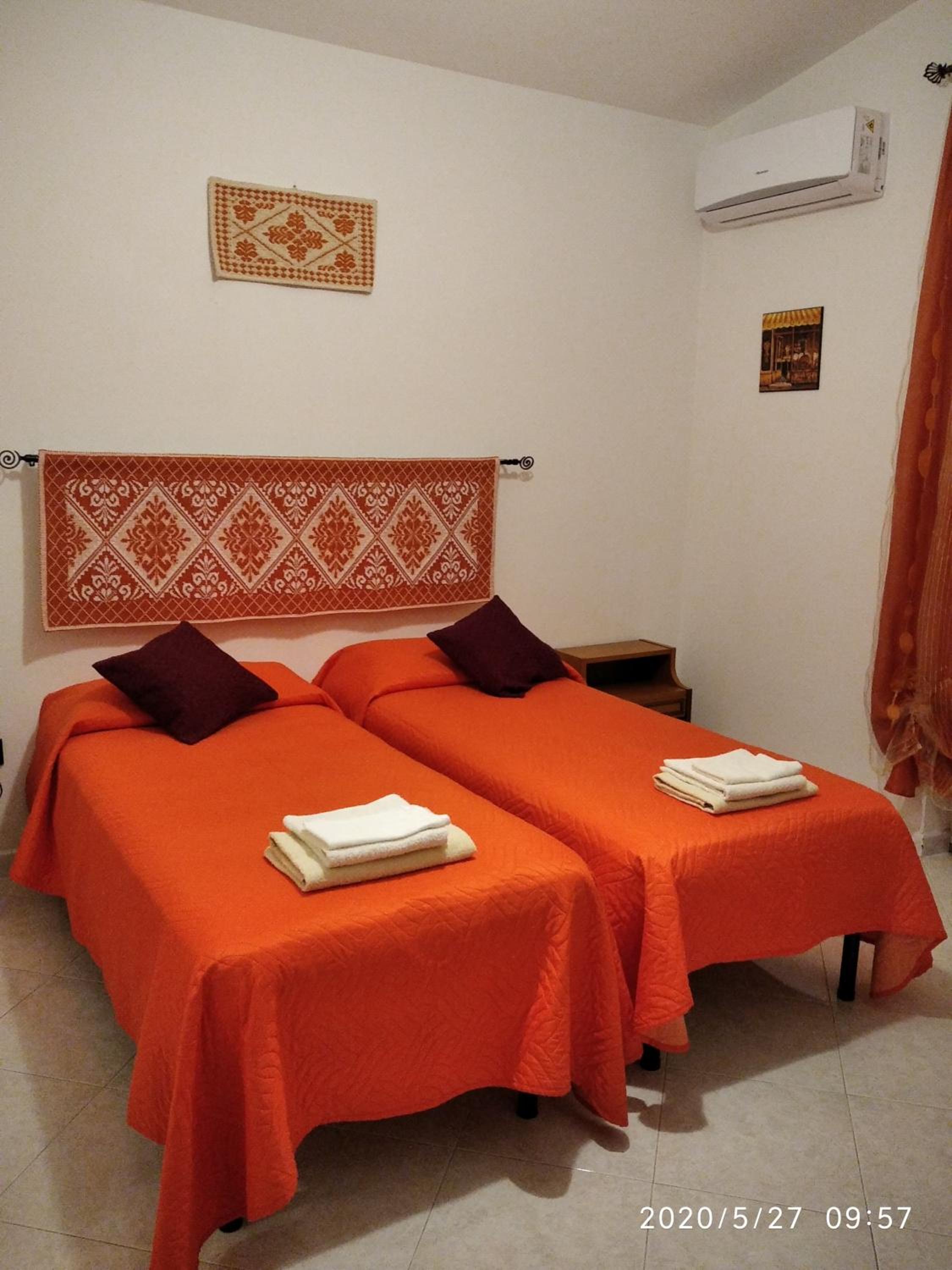 Twin Room With Private External Bathroom photo 3