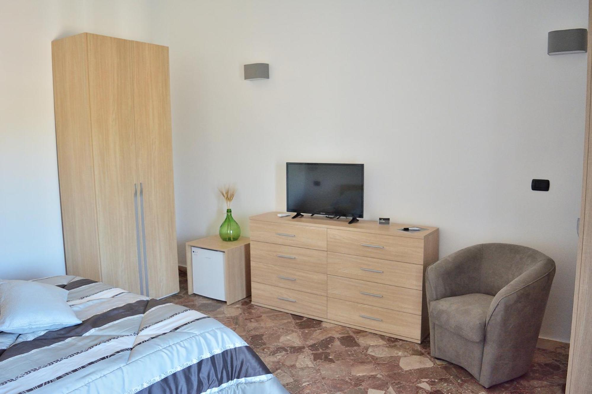 Double or Twin Room - Photo 7