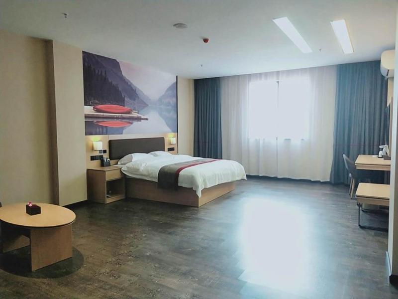 Standard Twin Room - Photo 16
