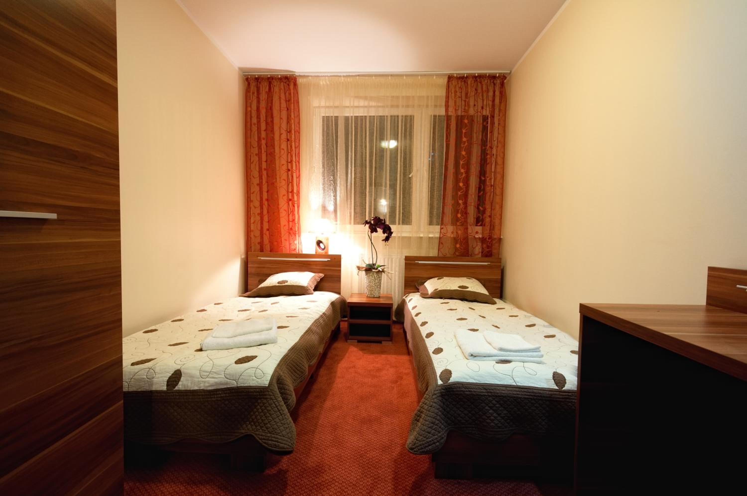 Twin Room - Photo 3