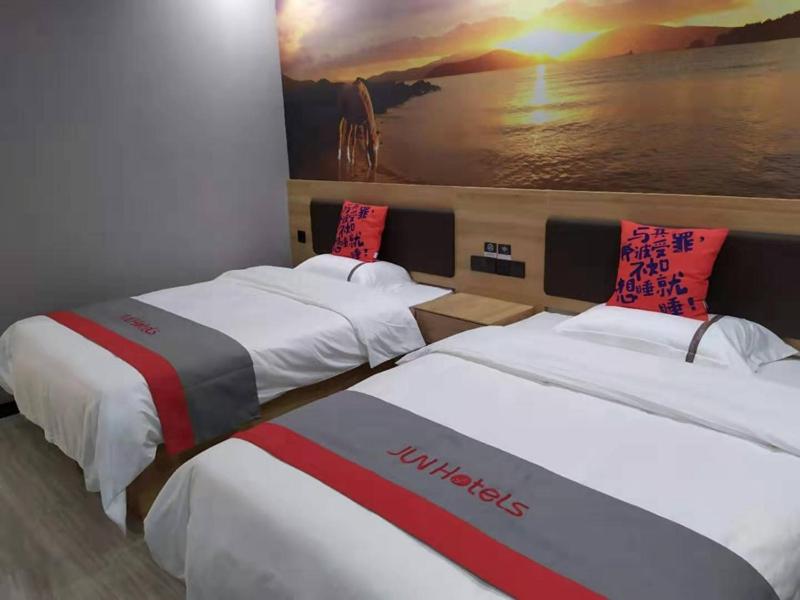 Business Twin Room photo 3